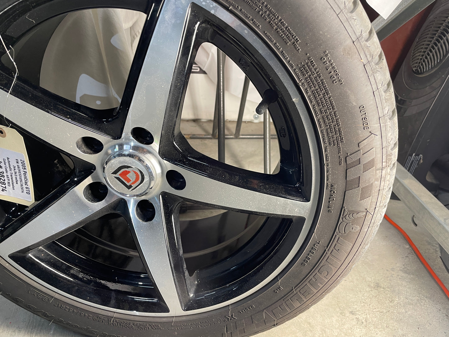 2005 Pontiac GTO Aftermarket Wheel w/ Micheiln Pilot Sport Tires 17X7.5  245/45ZR17 - Day's Parts Yard