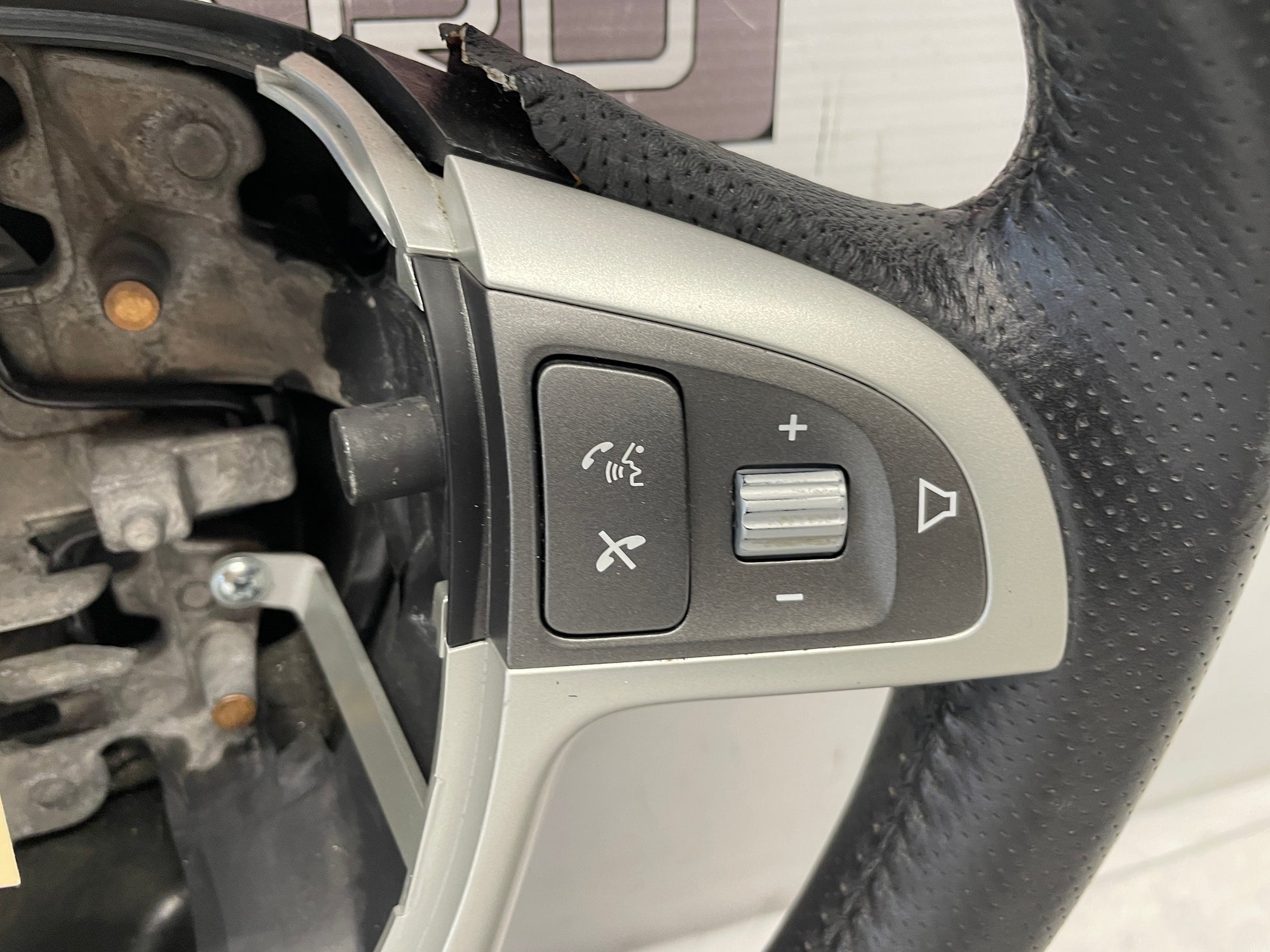 2009 Pontiac G8 GT Steering Wheel OEM - Day's Parts Yard