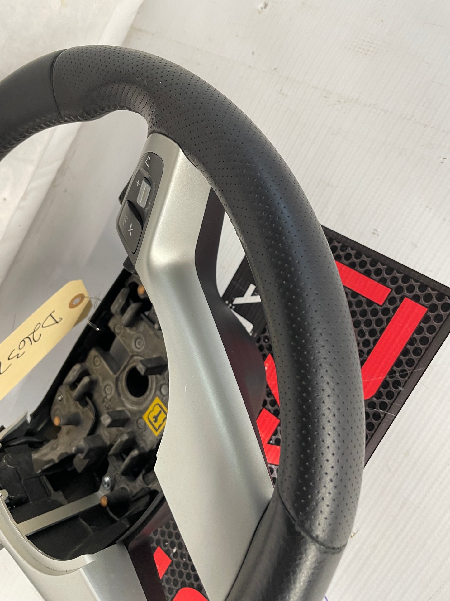 2009 Pontiac G8 GT Steering Wheel OEM - Day's Parts Yard