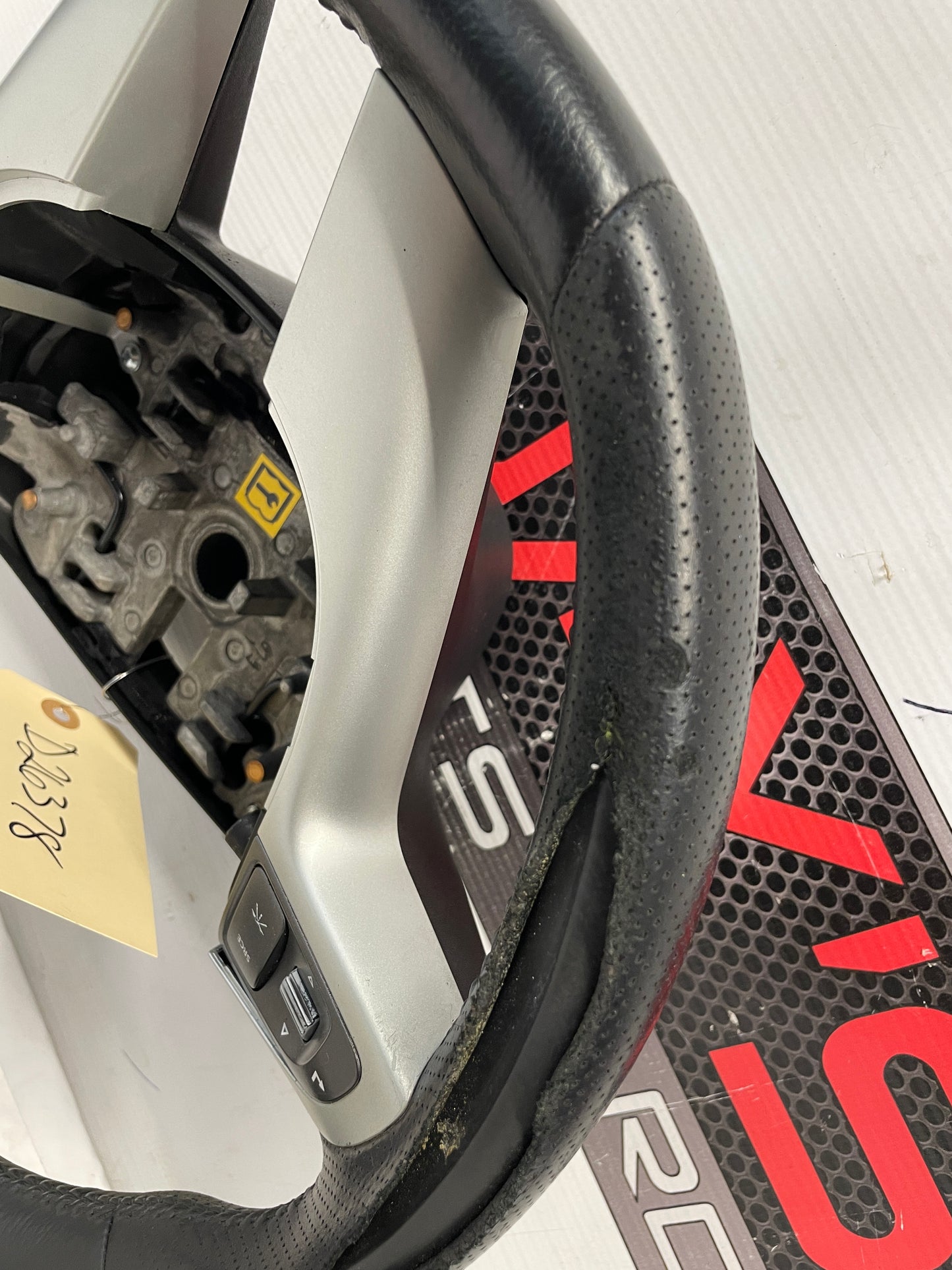 2009 Pontiac G8 GT Steering Wheel OEM - Day's Parts Yard