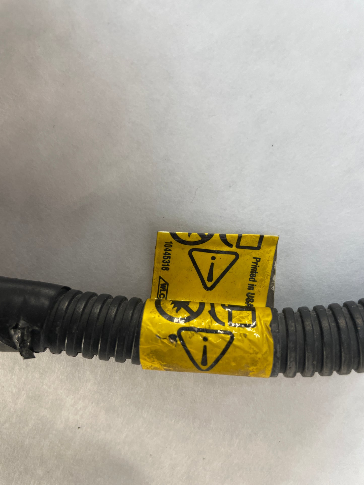 2005 Pontiac GTO Fuel Gas Line Hose Tube OEM - Day's Parts Yard