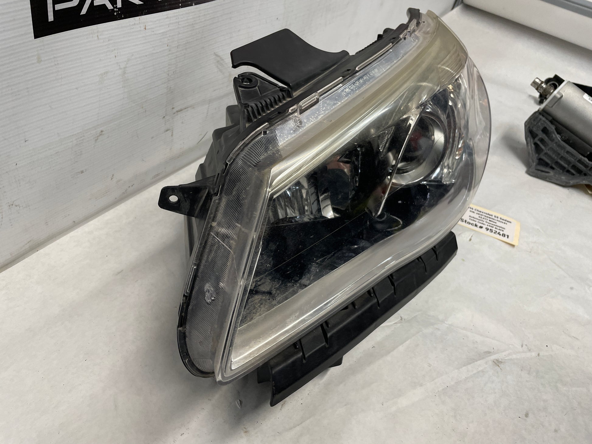 2014 Chevy SS Sedan LH Driver Headlight Head Light Lamp OEM - Day's Parts Yard
