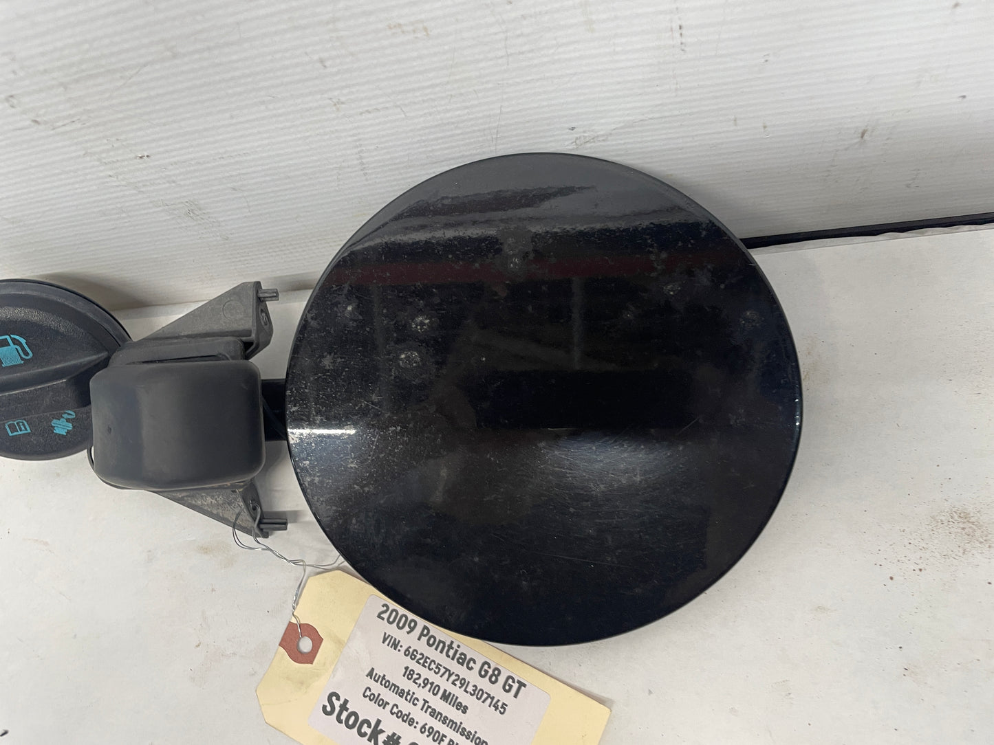 2009 Pontiac G8 GT Fuel Gas Cover Hinge Door Assembly OEM