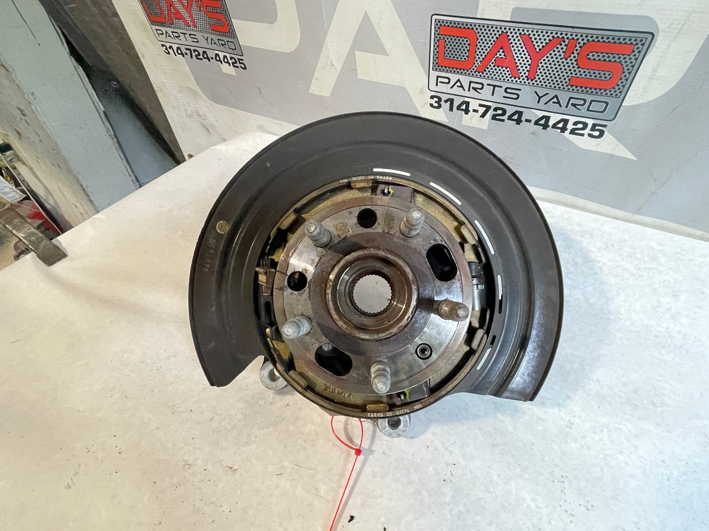 2022 Chevy Camaro SS Rear RH Passenger Spindle Knuckle Hub OEM