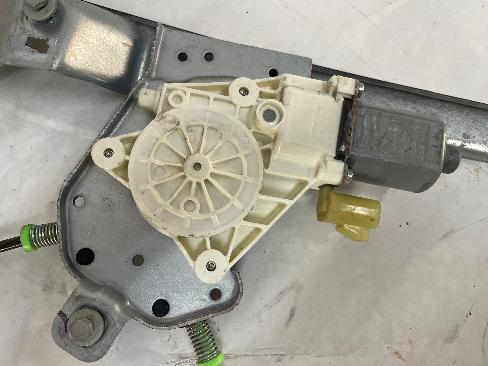 2009 Pontiac G8 GT LH Driver Front Door Window Regulator Motor OEM - Day's Parts Yard