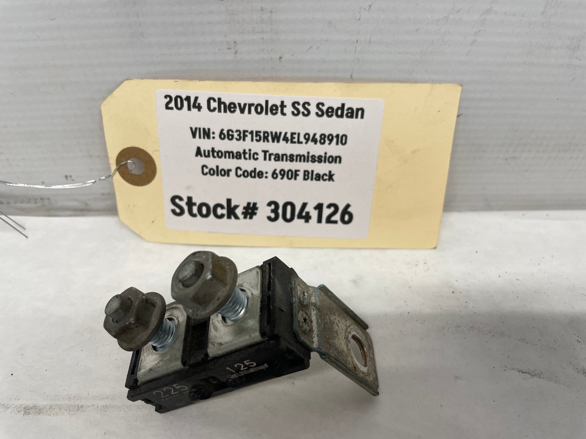 2014 Chevy SS Sedan Jump Starter Post Positive Battery Circuit Fuse OEM - Day's Parts Yard