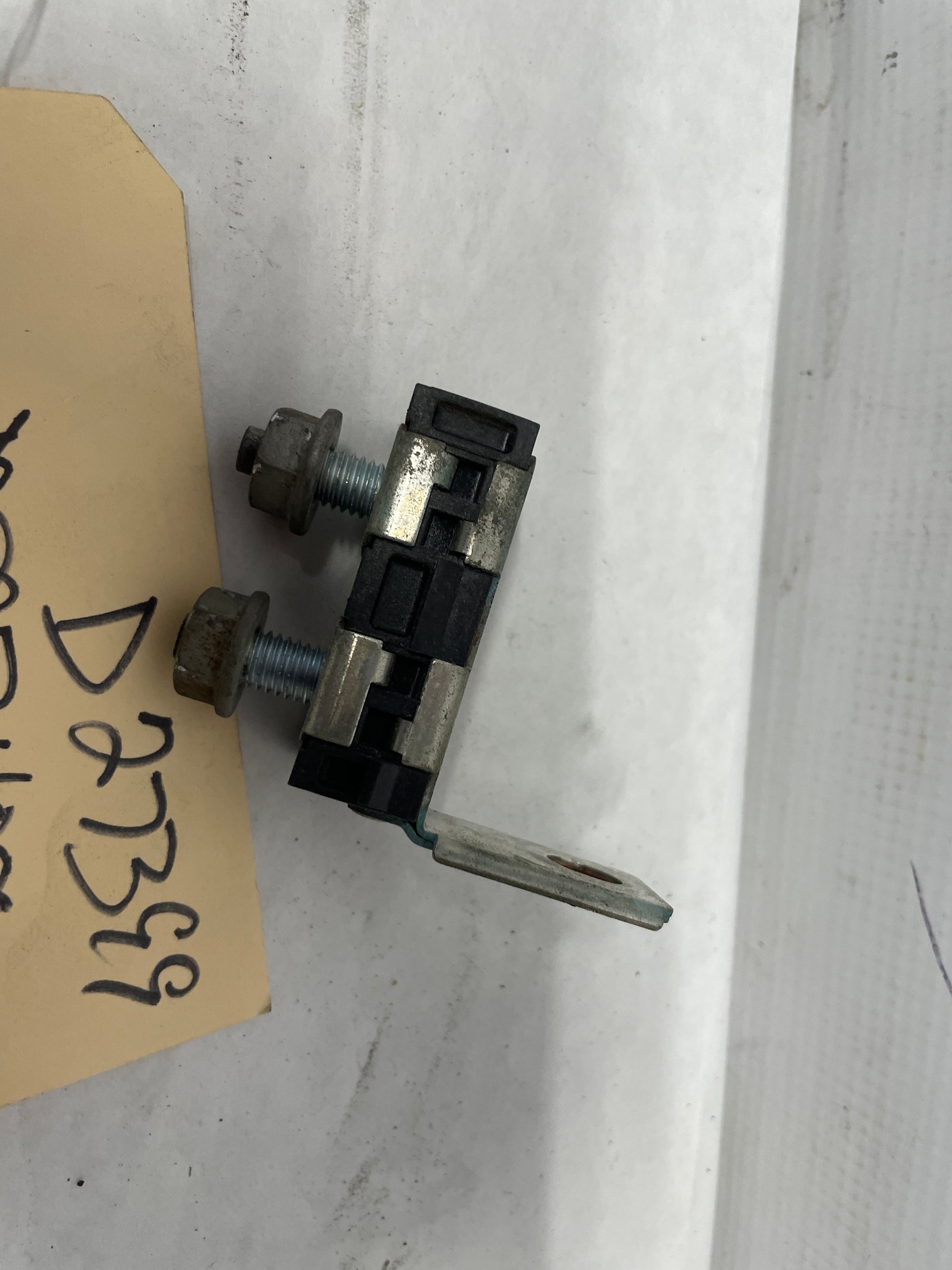 2014 Chevy SS Sedan Jump Starter Post Positive Battery Circuit Fuse OEM - Day's Parts Yard