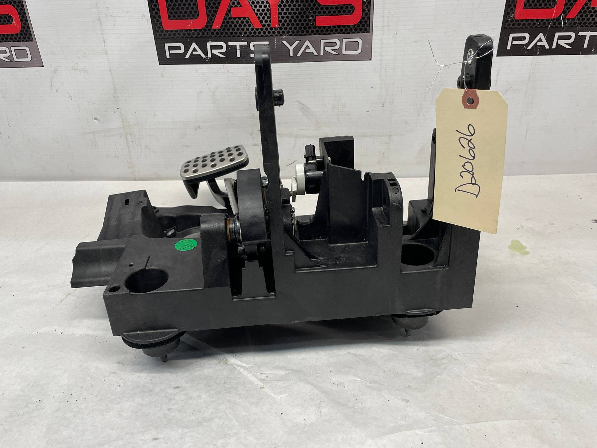 2014 Chevy SS Sedan Brake Pedal Assembly OEM - Day's Parts Yard