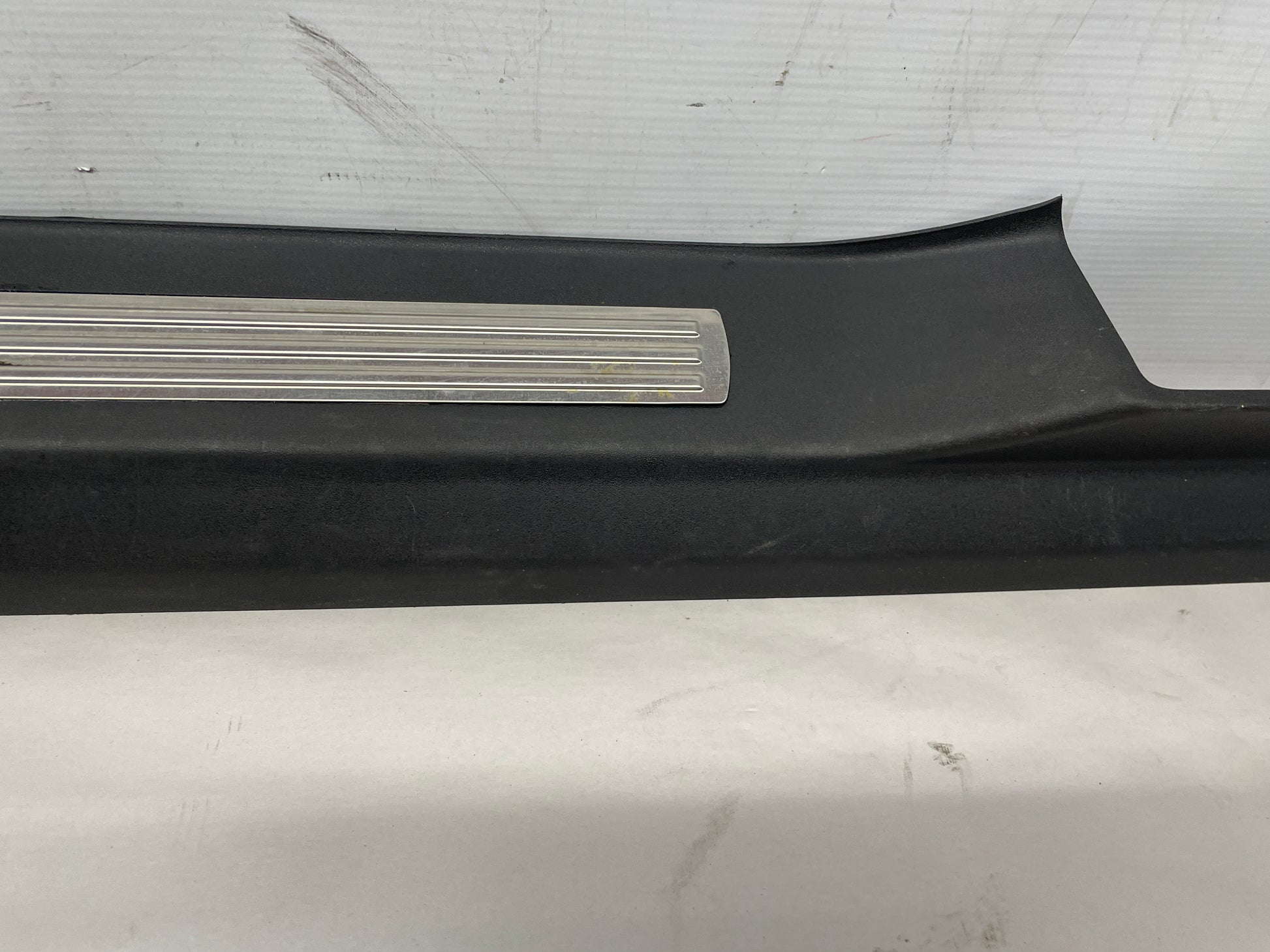 2015 Chevy SS Sedan LH Driver Front Scuff Sill Plate Panel OEM - Day's Parts Yard