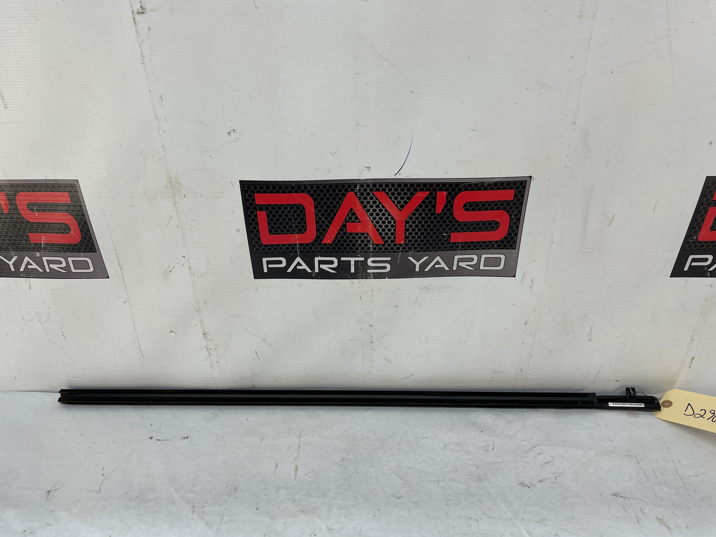 2009 Pontiac G8 GT LH Driver Front Window Door Belt Reveal Molding Trim Black OEM - Day's Parts Yard