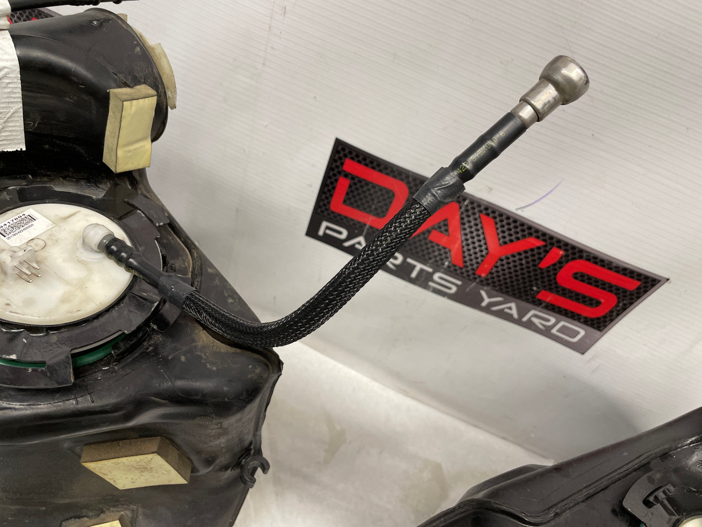 2011 Chevy C6 Corvette Grand Sport RH & LH Fuel Gas Tank w/ Pumps & Crossover Tube OEM