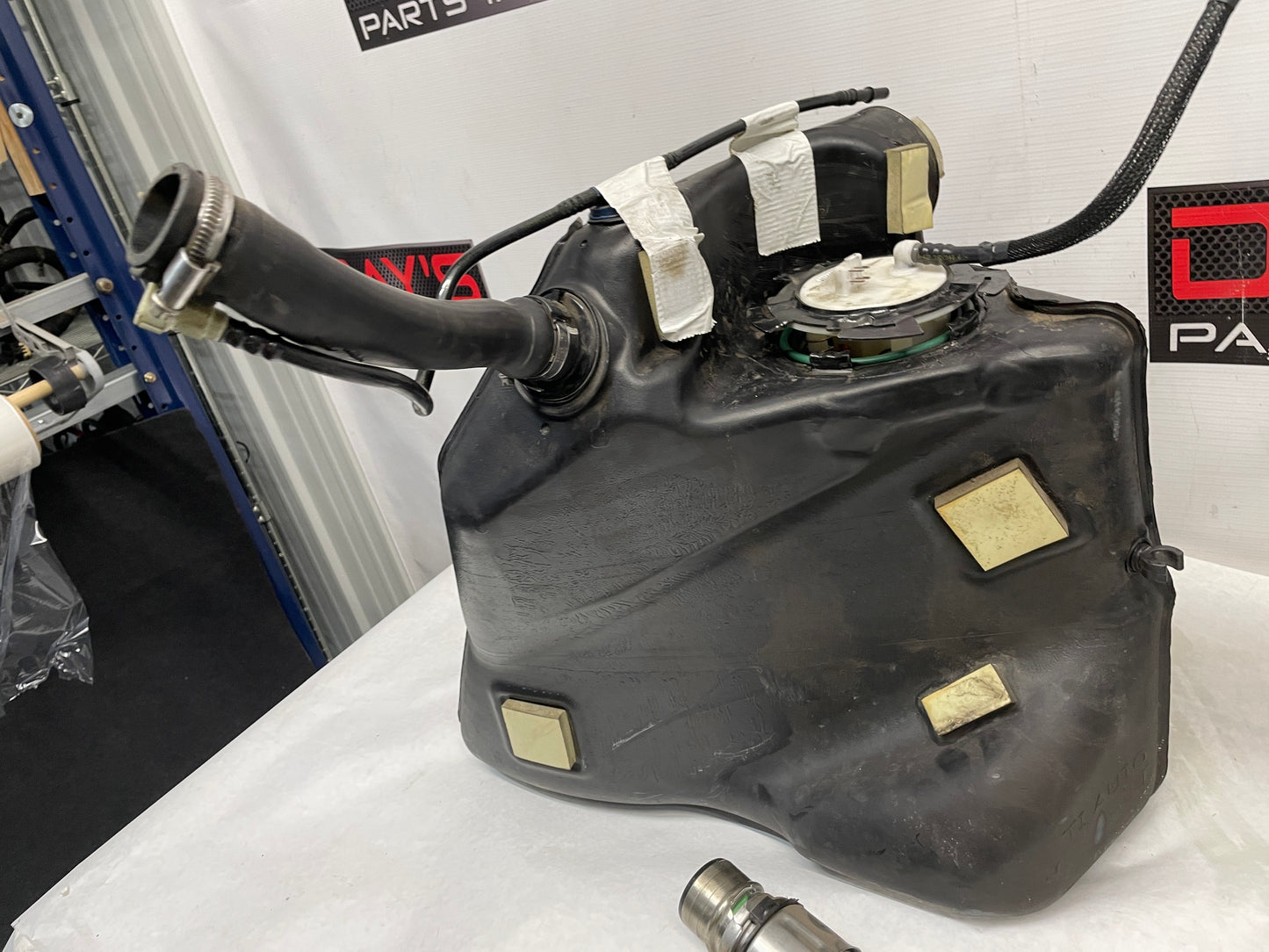 2011 Chevy C6 Corvette Grand Sport RH & LH Fuel Gas Tank w/ Pumps & Crossover Tube OEM