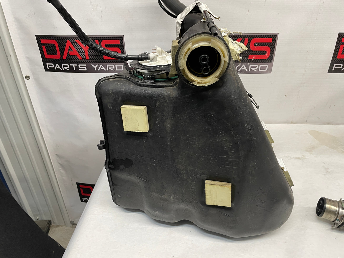 2011 Chevy C6 Corvette Grand Sport RH & LH Fuel Gas Tank w/ Pumps & Crossover Tube OEM