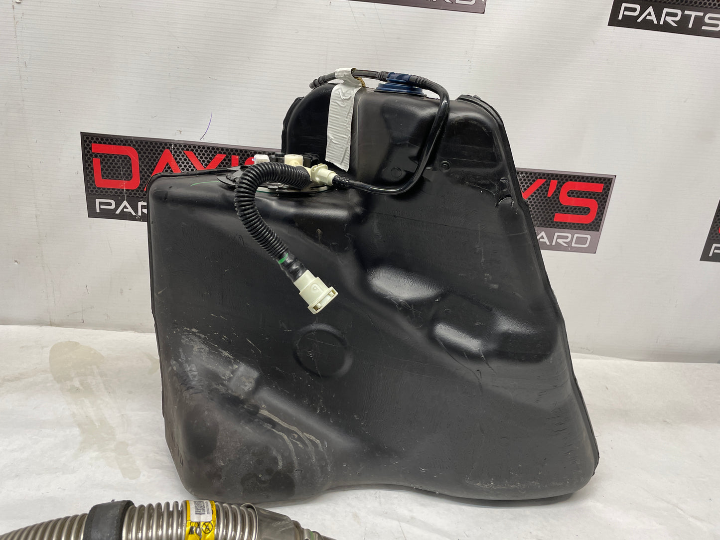 2011 Chevy C6 Corvette Grand Sport RH & LH Fuel Gas Tank w/ Pumps & Crossover Tube OEM