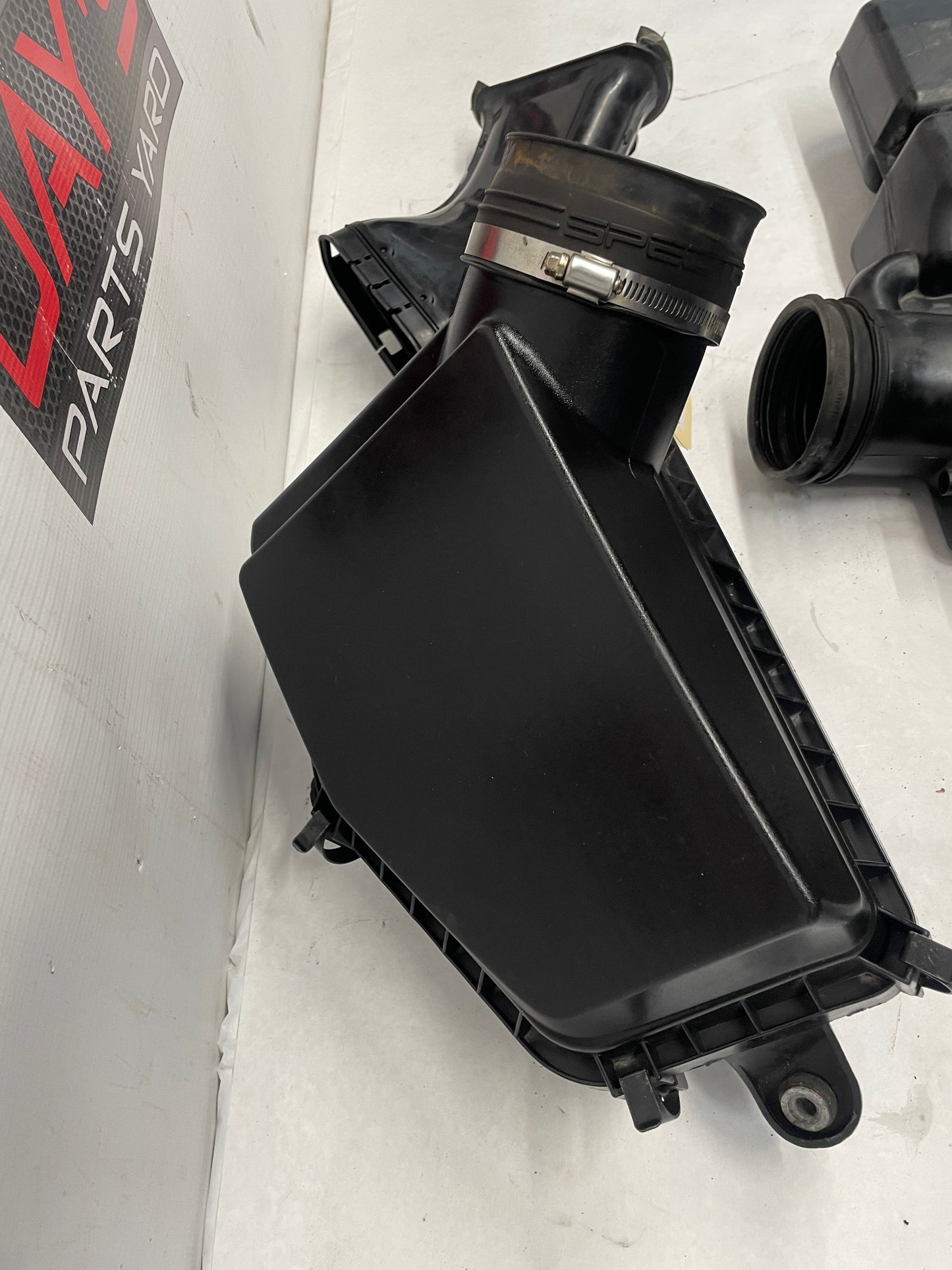 2014 Chevy SS Sedan Factory Air Intake Box Assembly OEM - Day's Parts Yard