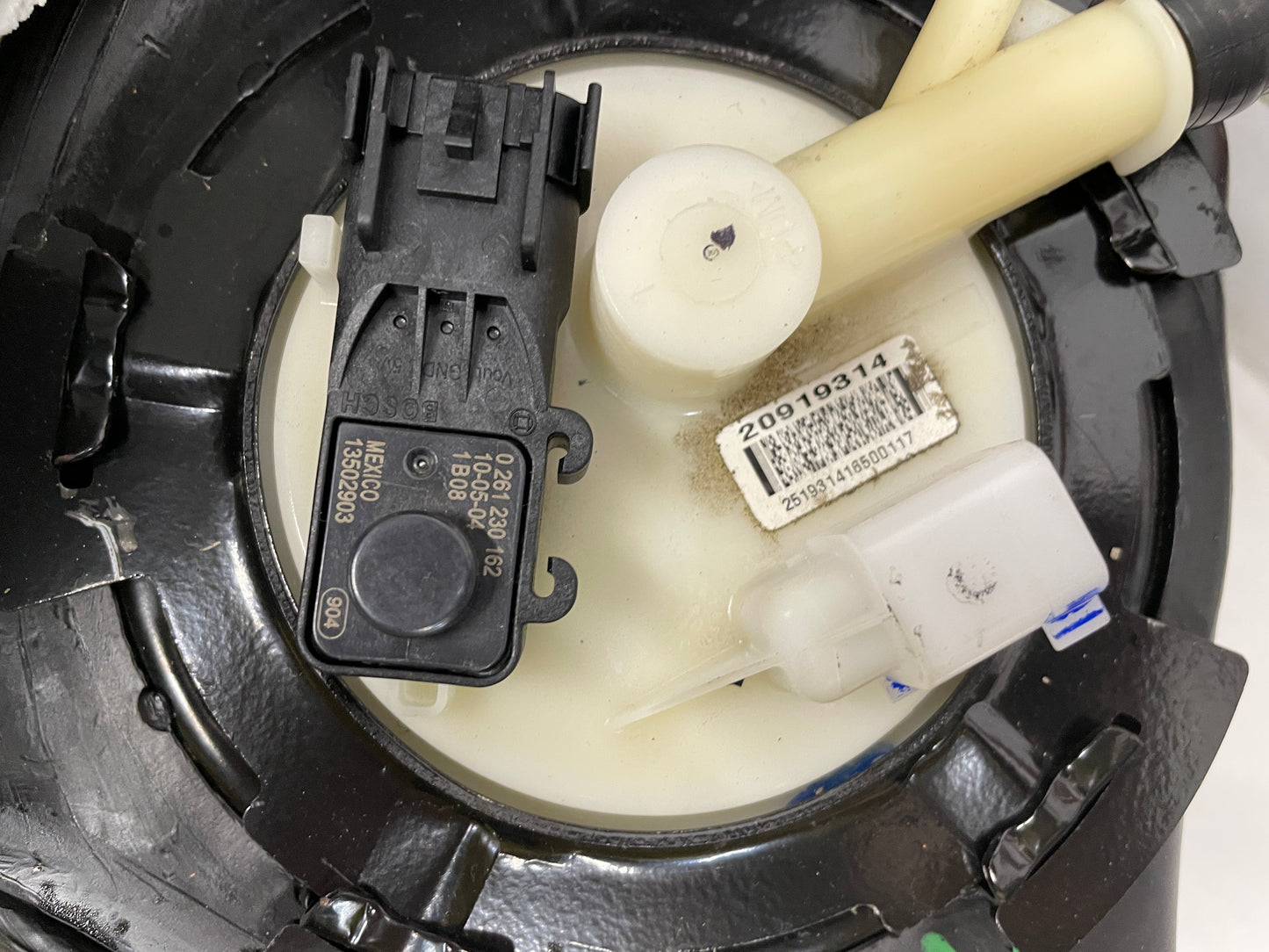 2011 Chevy C6 Corvette Grand Sport RH & LH Fuel Gas Tank w/ Pumps & Crossover Tube OEM