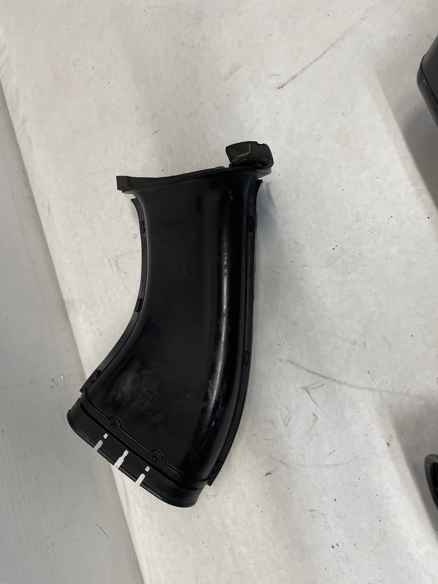 2014 Chevy SS Sedan Factory Air Intake Box Assembly OEM - Day's Parts Yard