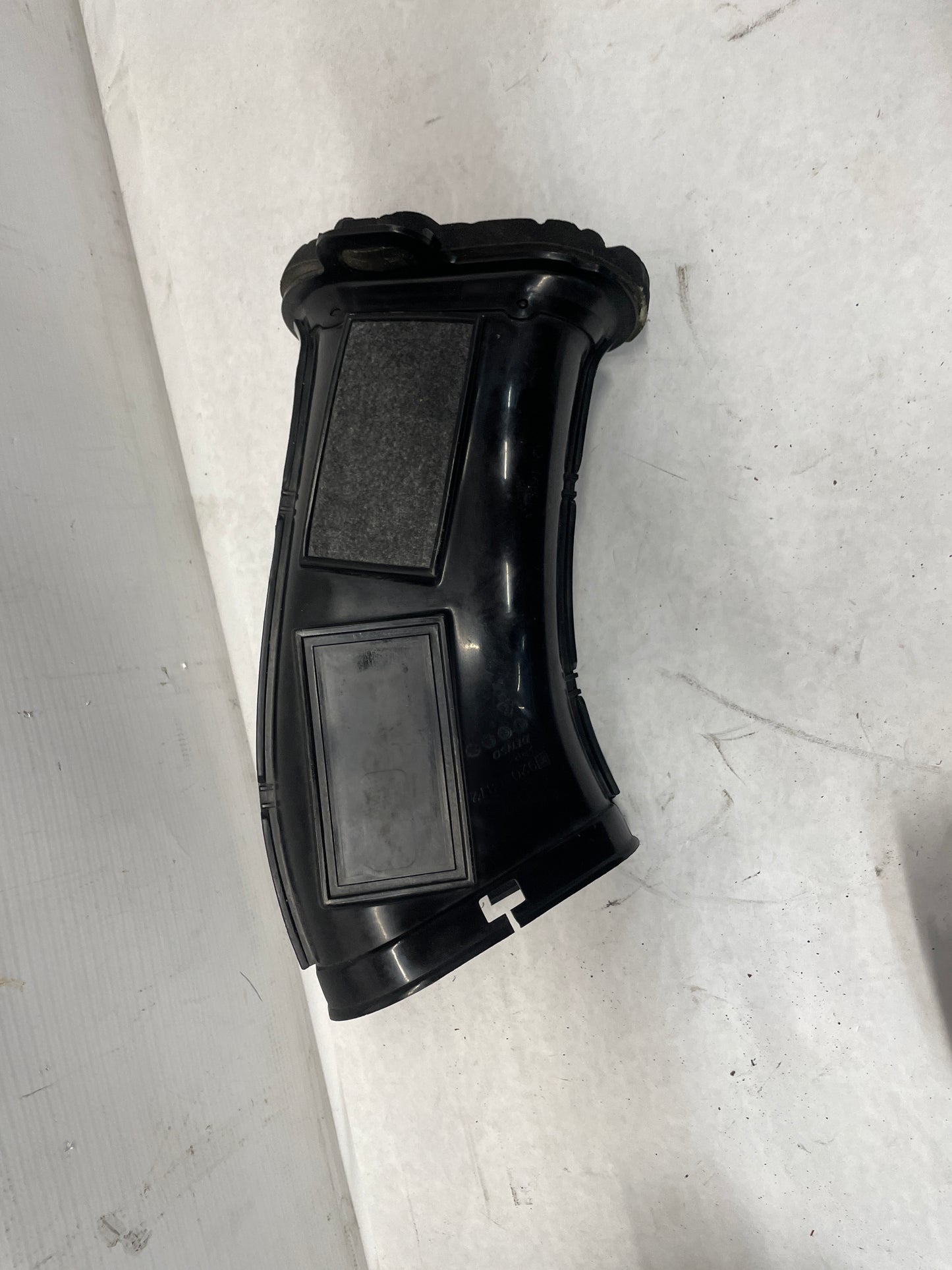 2014 Chevy SS Sedan Factory Air Intake Box Assembly OEM - Day's Parts Yard