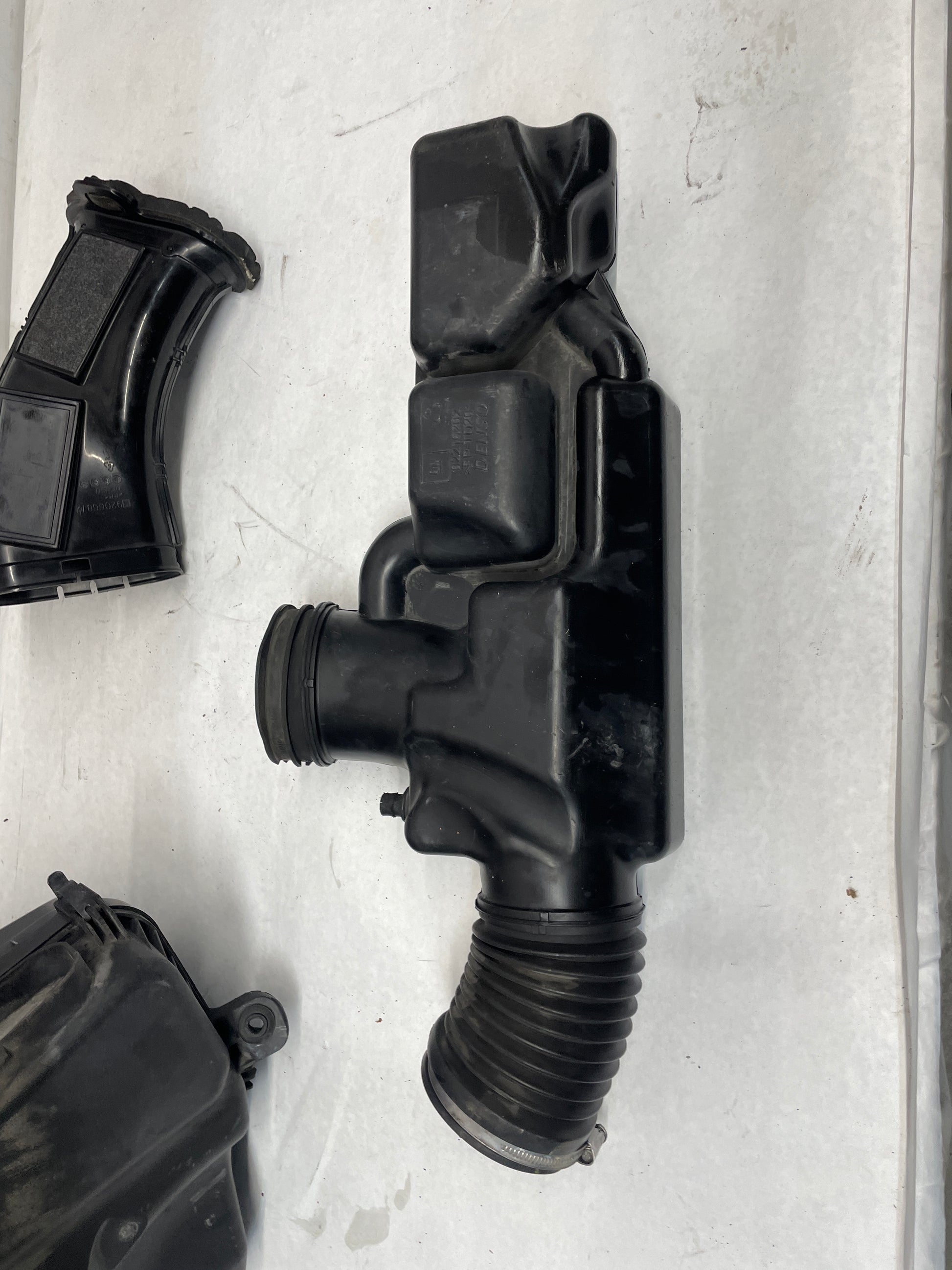 2014 Chevy SS Sedan Factory Air Intake Box Assembly OEM - Day's Parts Yard