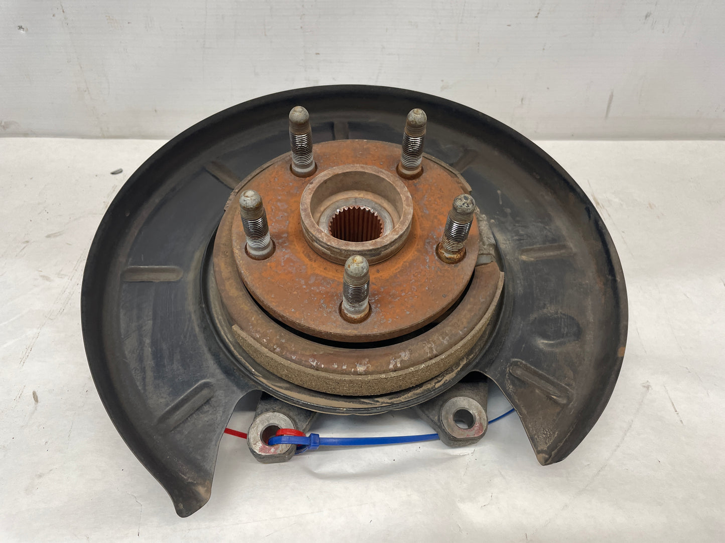 2009 Pontiac G8 GT RH Passenger Rear Spindle Hub Knuckle Assembly Wheel Bearing OEM