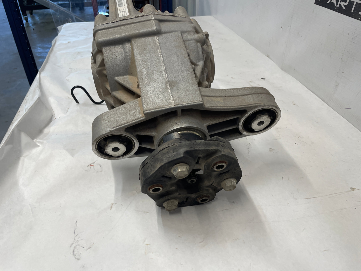 2009 Pontiac G8 GT Rear End Carrier Rearend 2.92 LSD Differential OEM