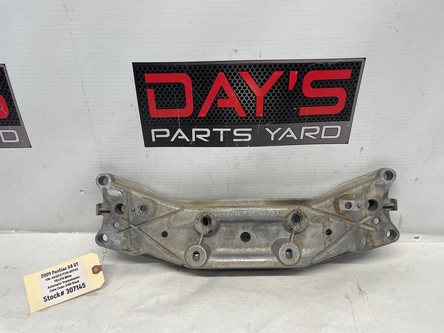 2009 Pontiac G8 GT 6L80E Automatic Transmission Crossmember Bracket Mount Support OEM