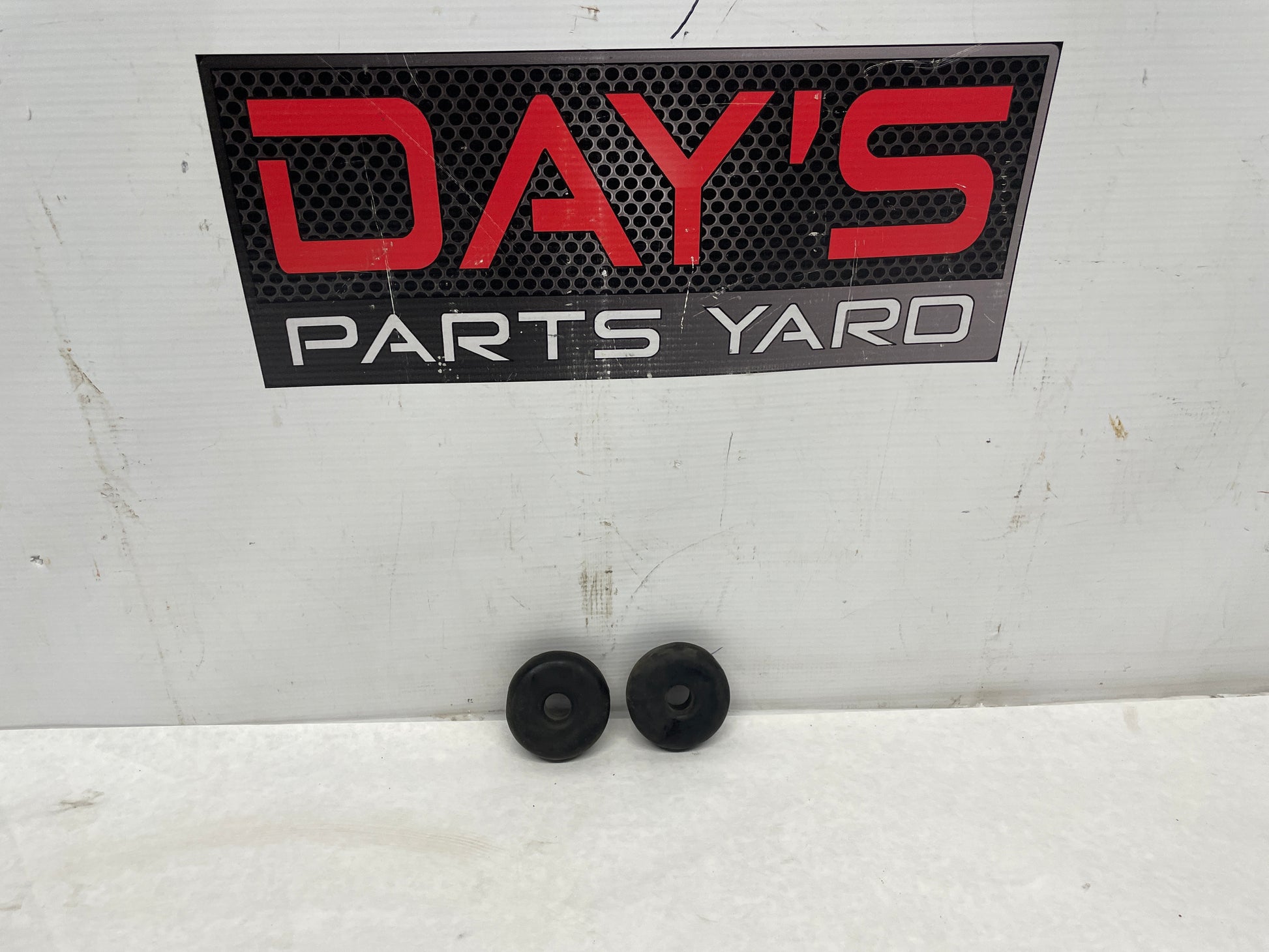 2006 Pontiac GTO Upper Radiator Side Rubber Bushings OEM - Day's Parts Yard