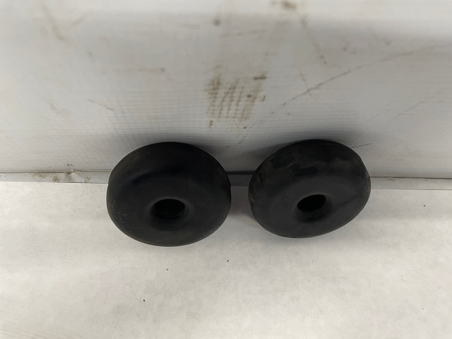 2006 Pontiac GTO Upper Radiator Side Rubber Bushings OEM - Day's Parts Yard