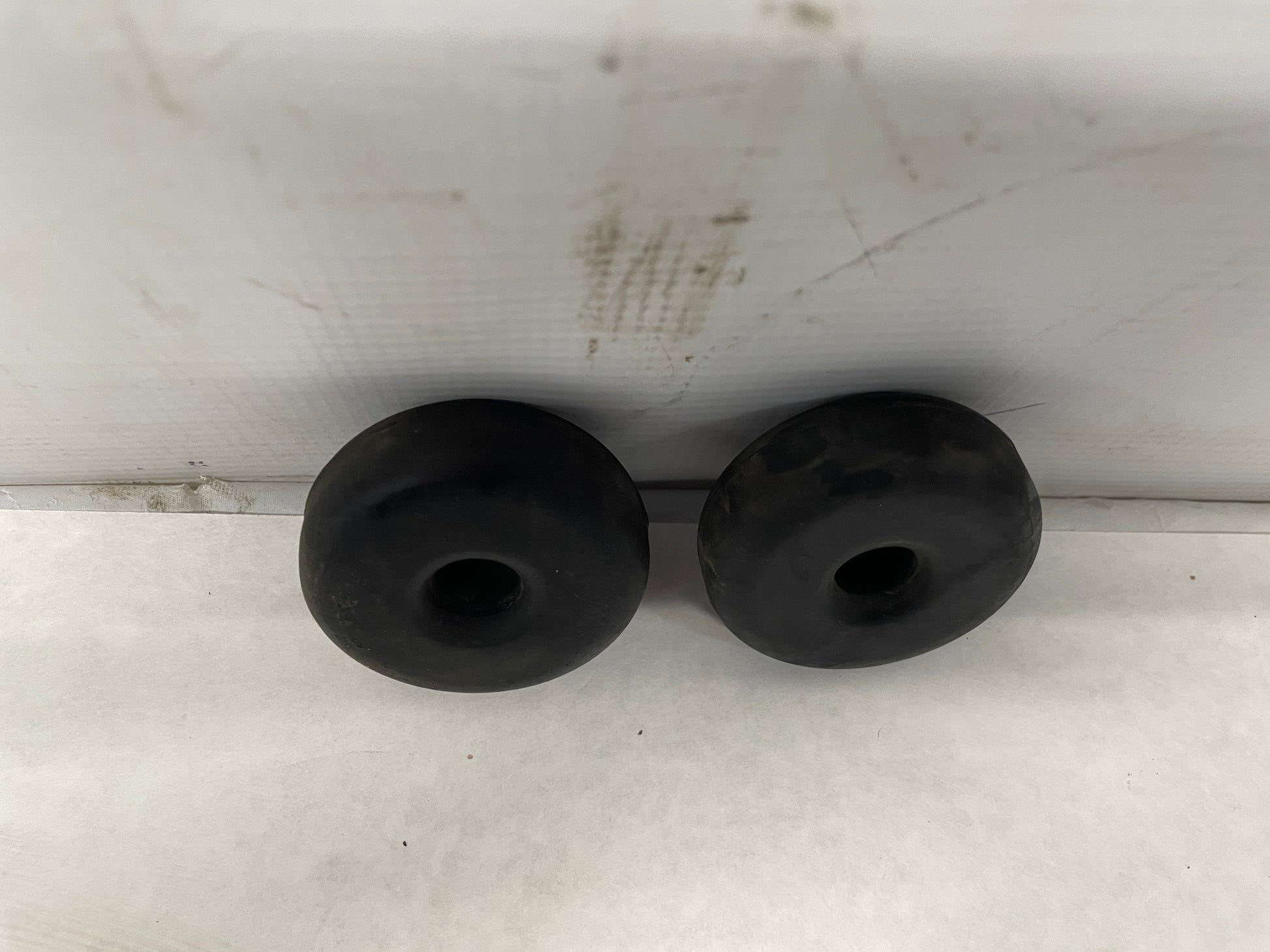 2006 Pontiac GTO Upper Radiator Side Rubber Bushings OEM - Day's Parts Yard
