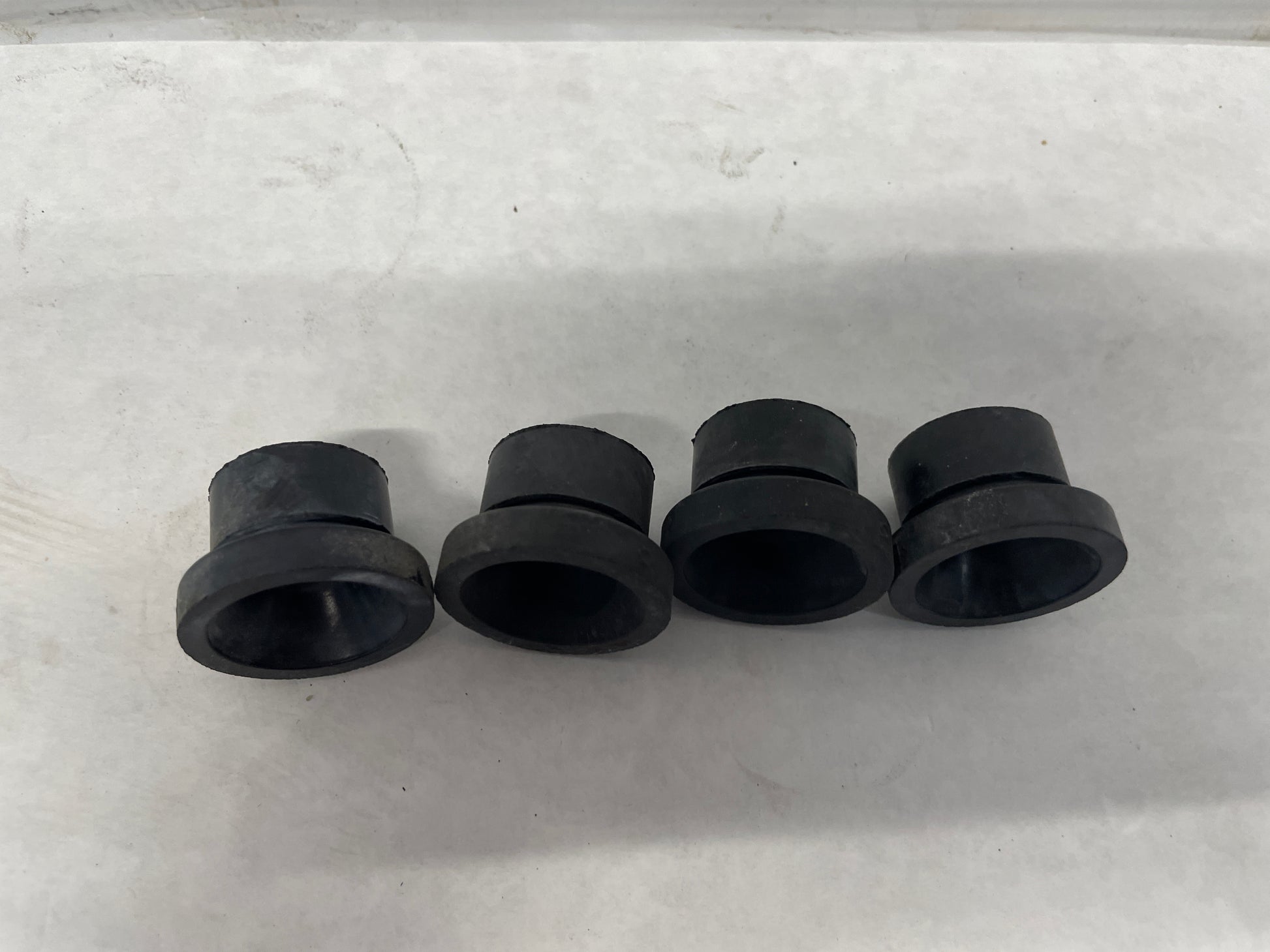 2006 Pontiac GTO Engine Motor Coil Cover Rubber Bushings OEM - Day's Parts Yard