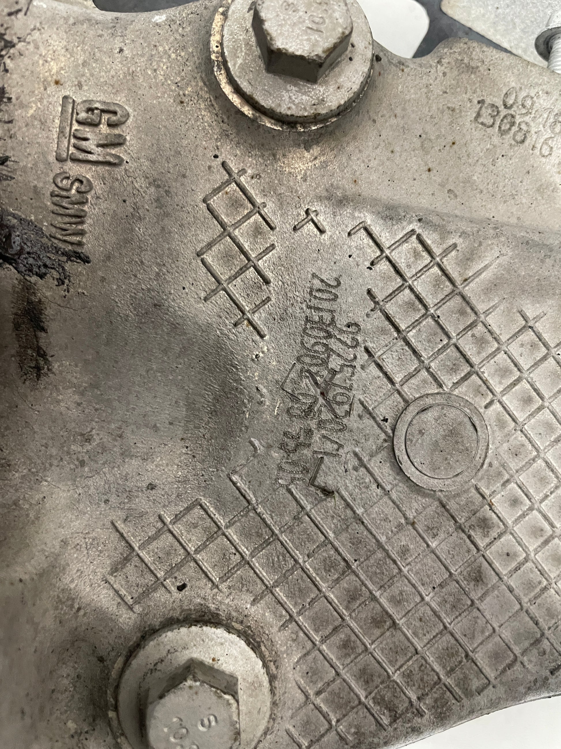 2014 Chevy SS Sedan RH Passenger Front Spindle Hub Knuckle Wheel Bearing Assembly OEM - Day's Parts Yard