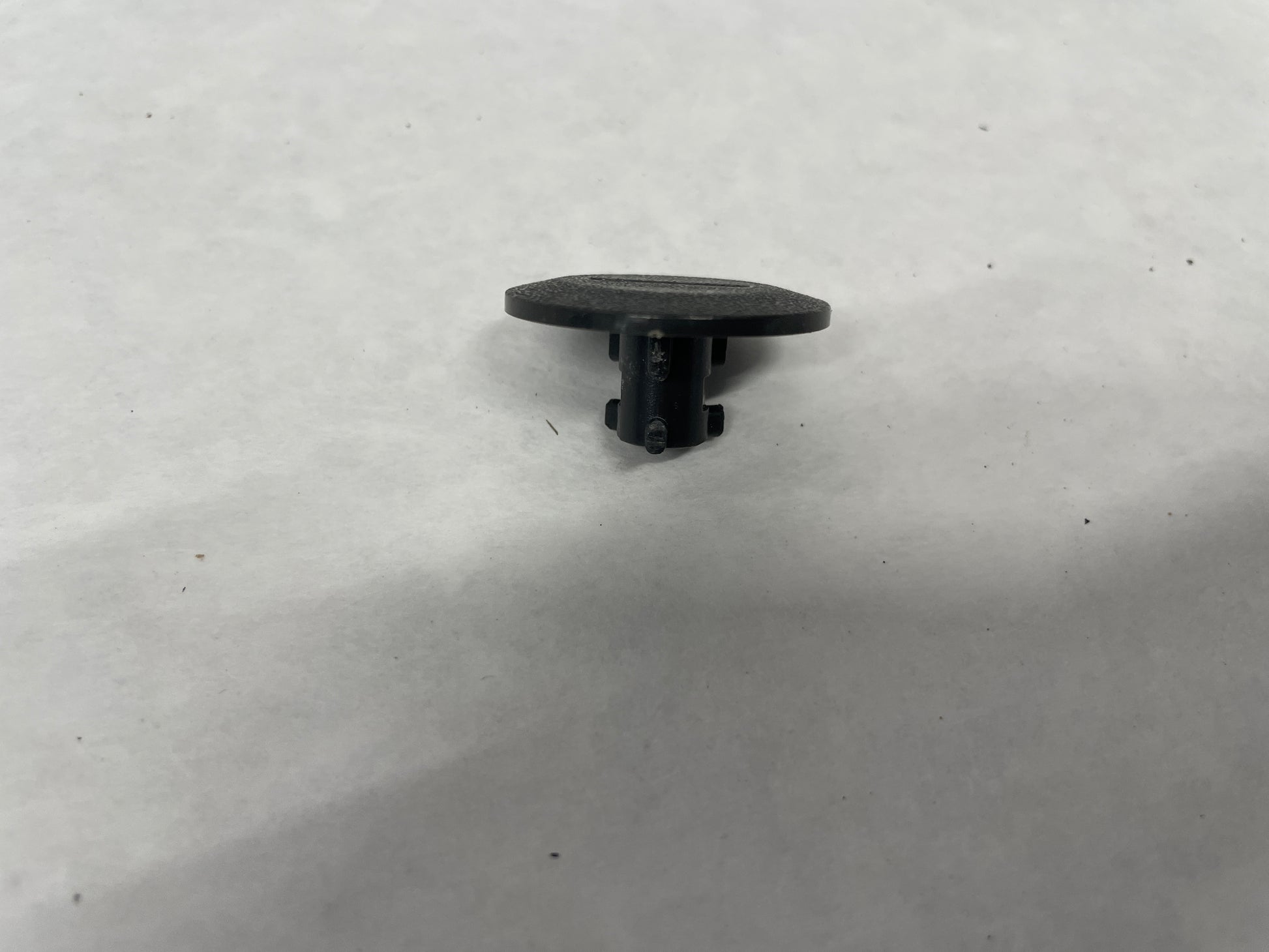 2006 Pontiac GTO Black Floor Mat Retainer Clip OEM - Day's Parts Yard