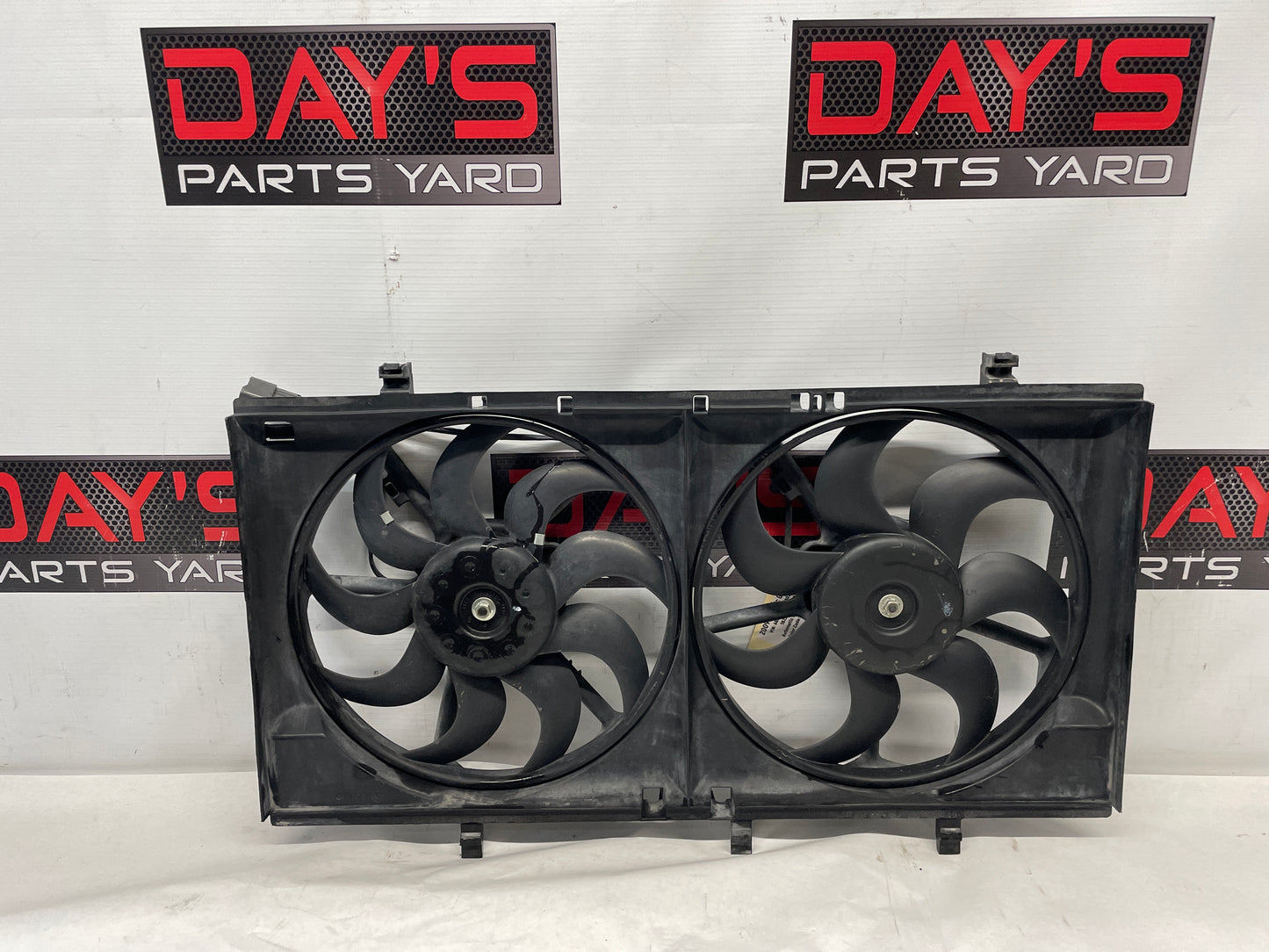 2009 Pontiac G8 GT Dual Radiator Electric Coolant Cooling Fans Assembly OEM