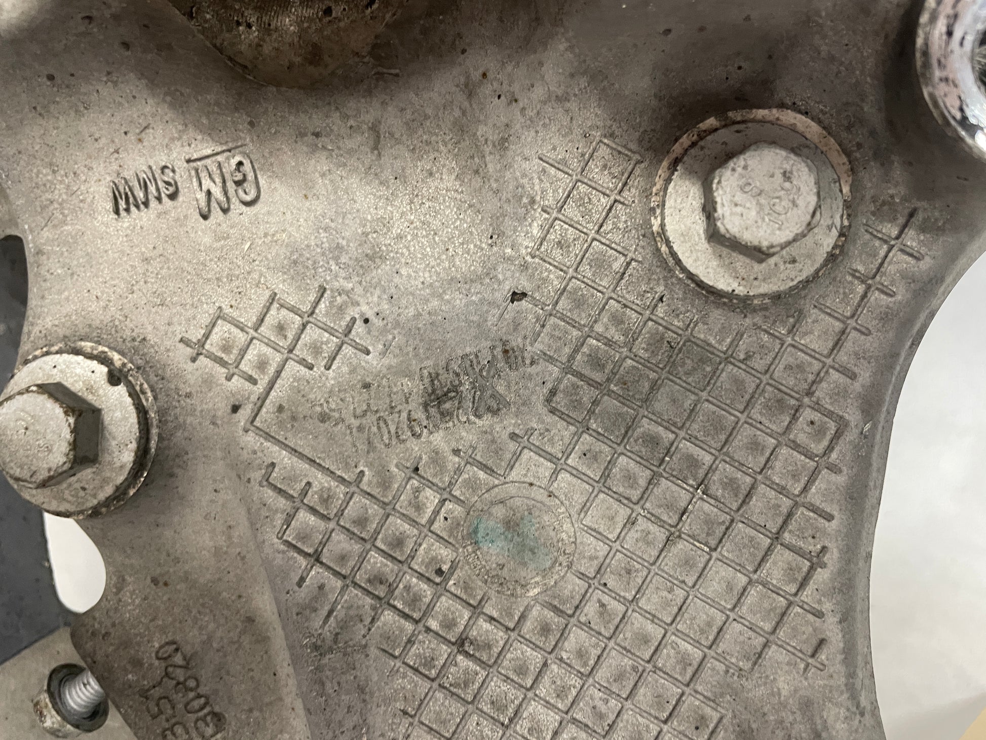 2014 Chevy SS Sedan LH Driver Front Spindle Hub Knuckle Wheel Bearing Assembly OEM - Day's Parts Yard