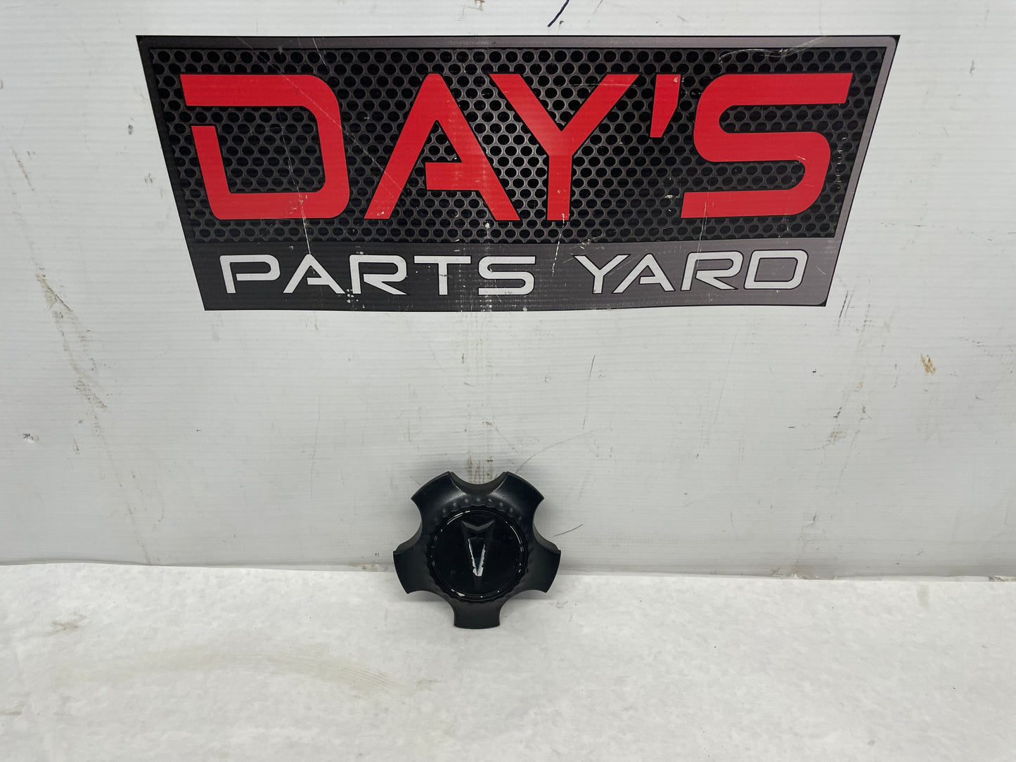 2008 Pontiac G8 GT Wheel Center Cap OEM - Day's Parts Yard