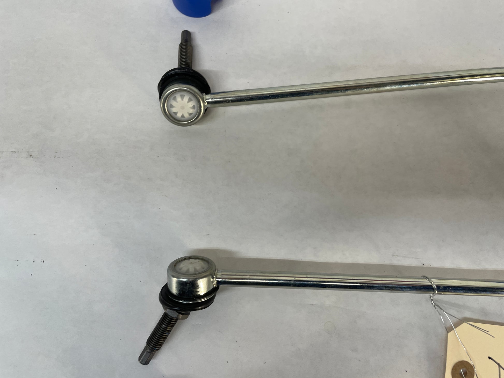 2009 Pontiac G8 GT RH & LH Sway Bar End Links OEM - Day's Parts Yard