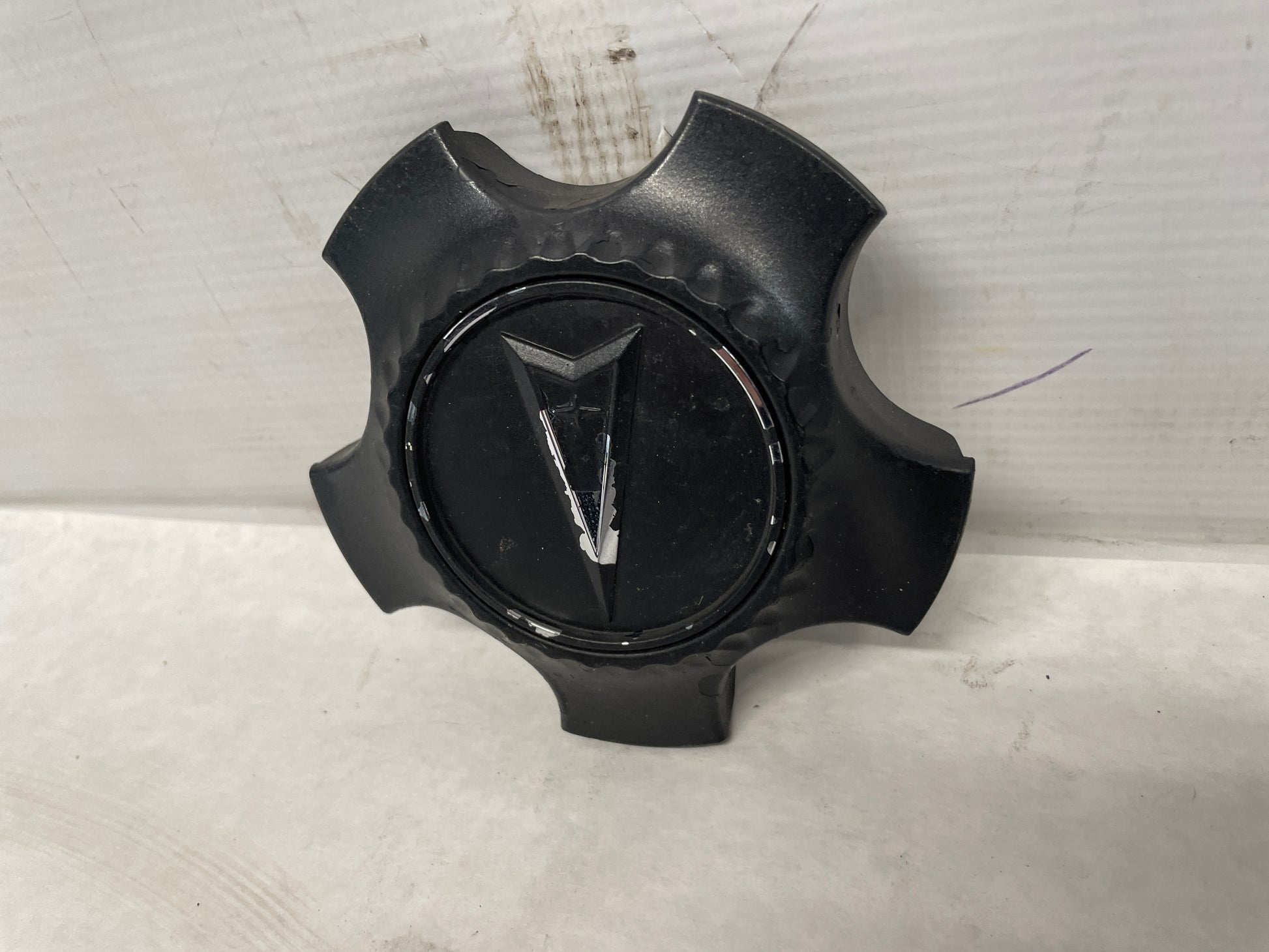2008 Pontiac G8 GT Wheel Center Cap OEM - Day's Parts Yard