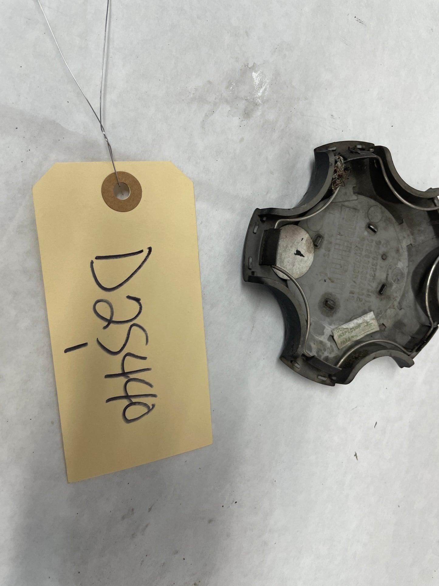 2008 Pontiac G8 GT Wheel Center Cap OEM - Day's Parts Yard