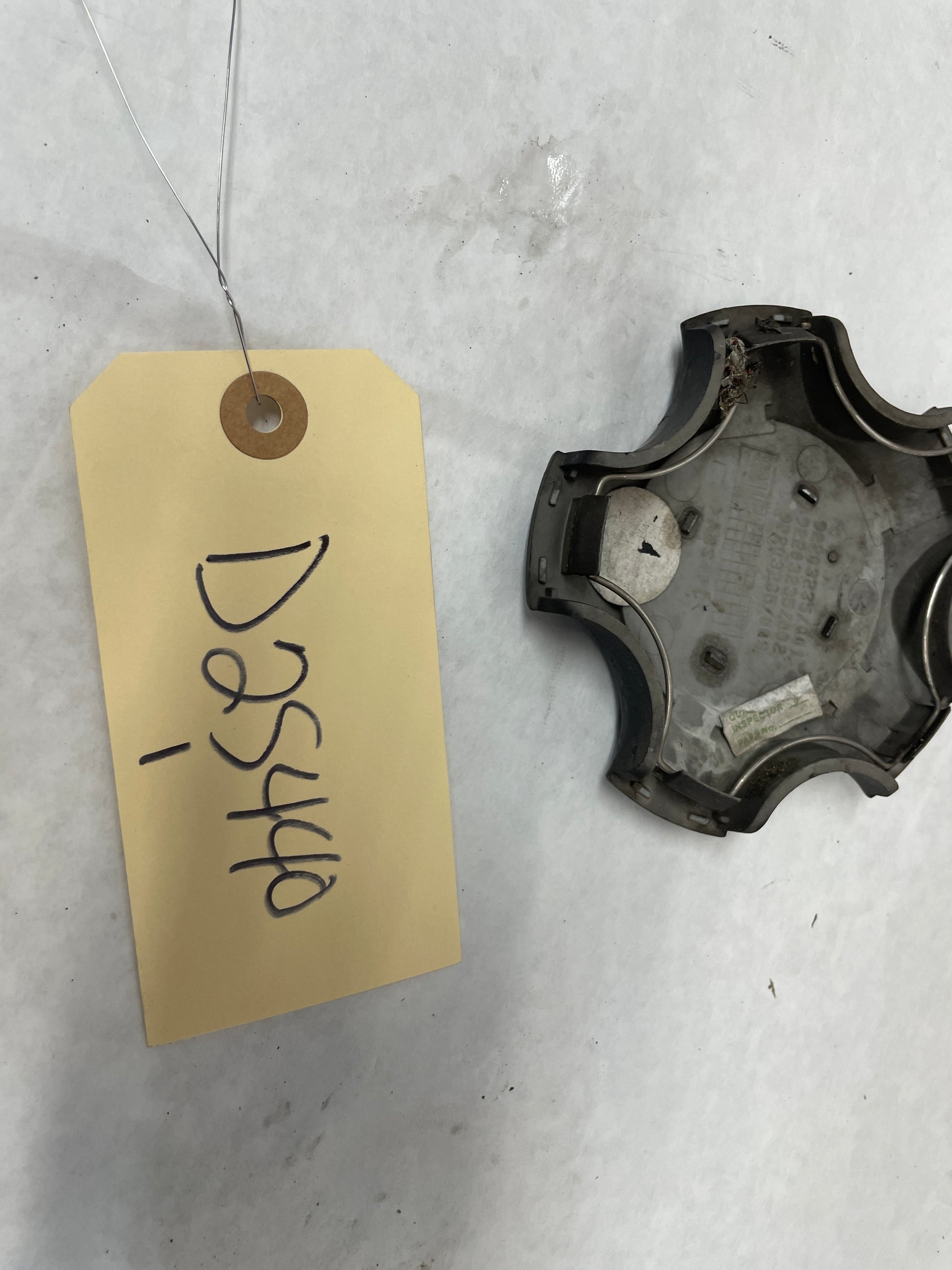 2008 Pontiac G8 GT Wheel Center Cap OEM - Day's Parts Yard