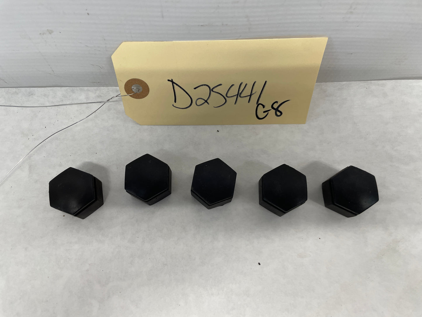 2008 Pontiac G8 GT Lug Nut Cover 5pk OEM - Day's Parts Yard