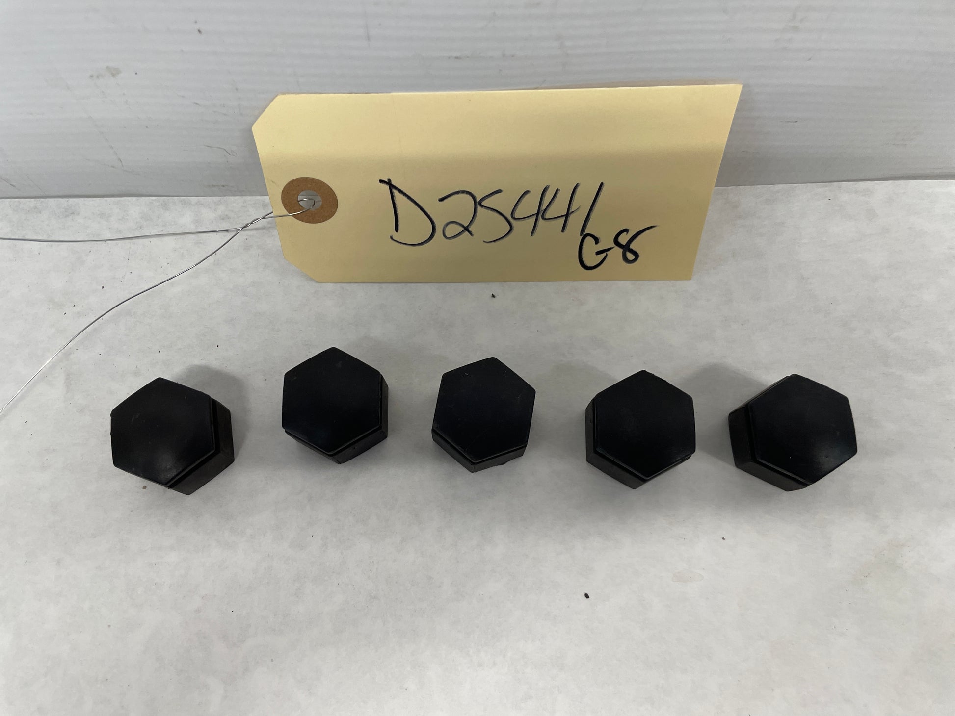 2008 Pontiac G8 GT Lug Nut Cover 5pk OEM - Day's Parts Yard