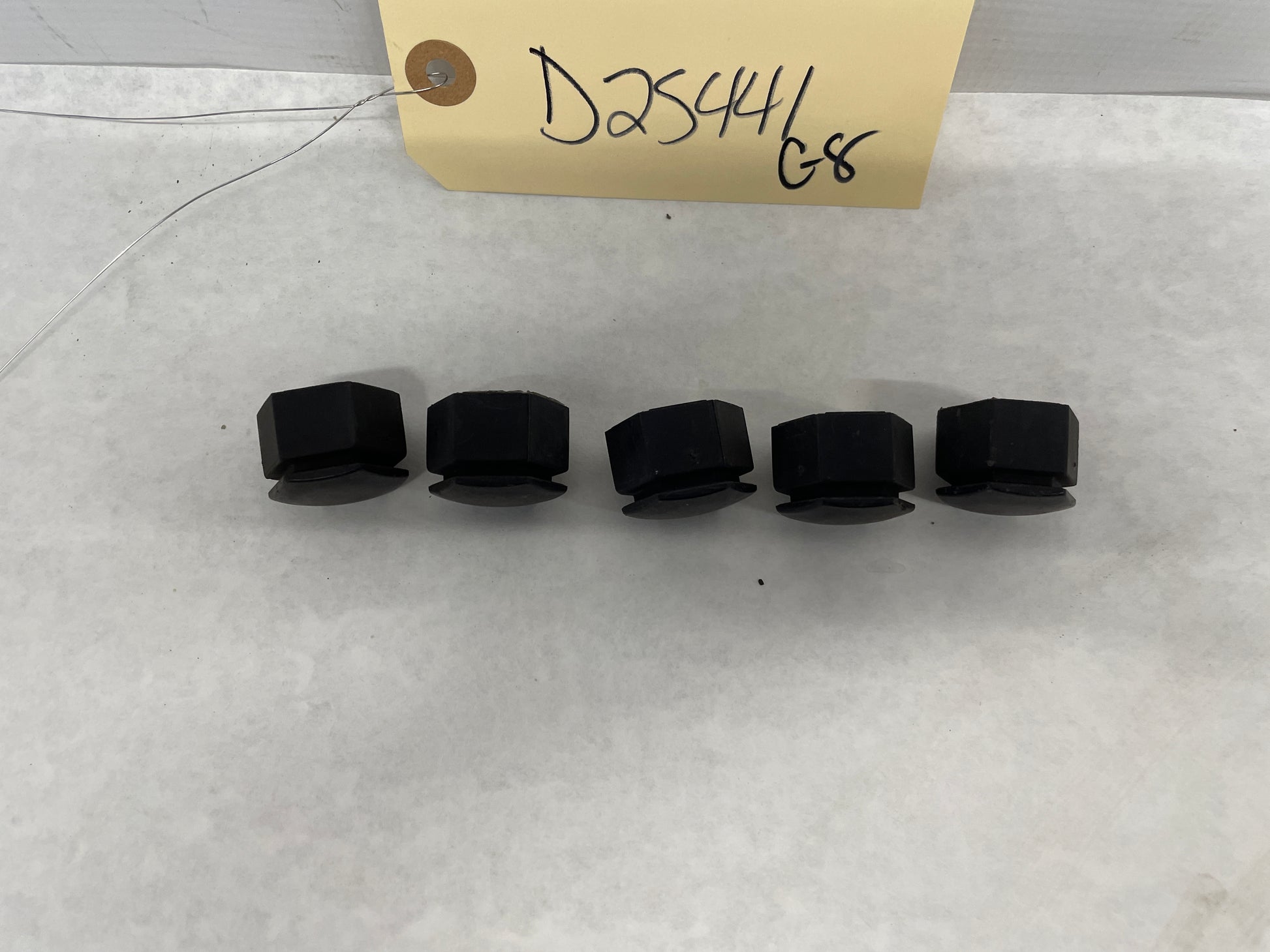 2008 Pontiac G8 GT Lug Nut Cover 5pk OEM - Day's Parts Yard