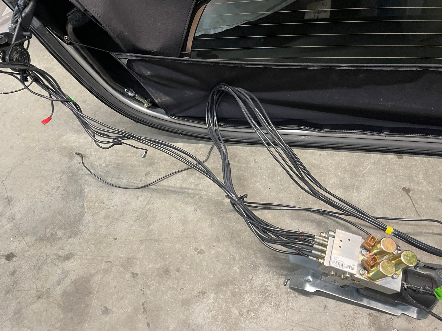 2005 Chevy C6 Corvette Convertible Soft Top w/ Hydraulic Pump Black OEM - Day's Parts Yard