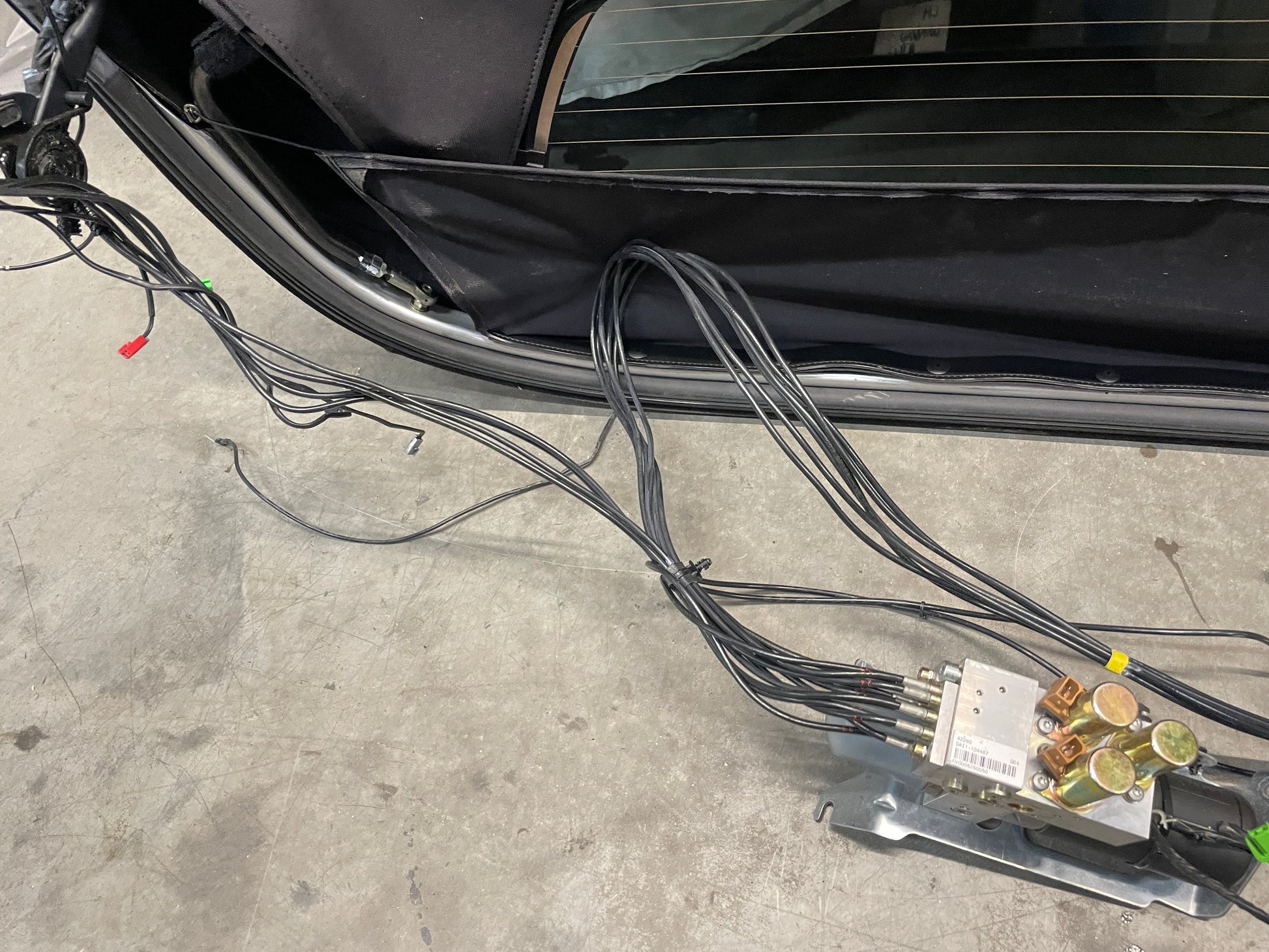 2005 Chevy C6 Corvette Convertible Soft Top w/ Hydraulic Pump Black OEM - Day's Parts Yard