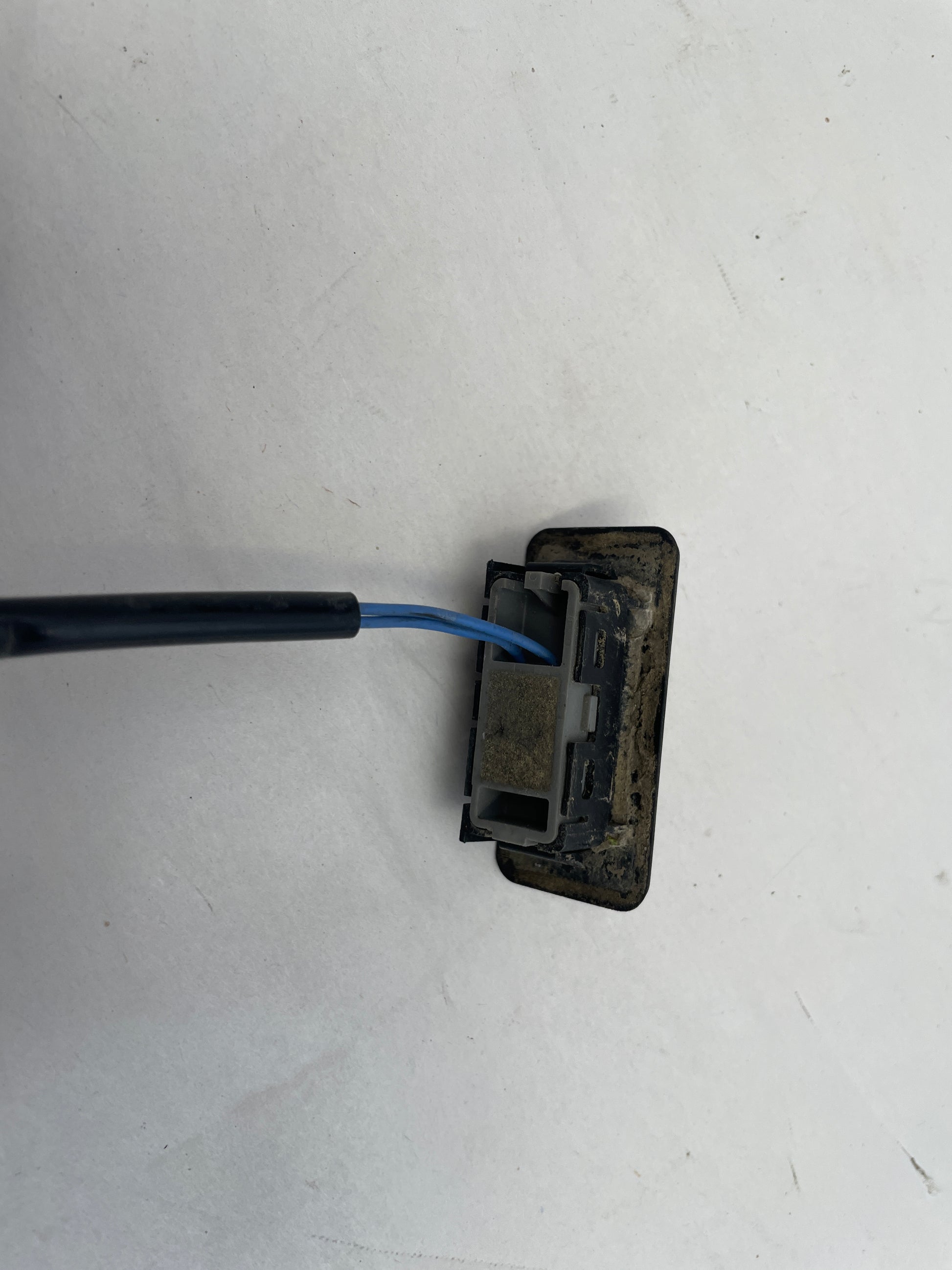 2020 Chevy Camaro SS Trunk Lid Release Button OEM - Day's Parts Yard