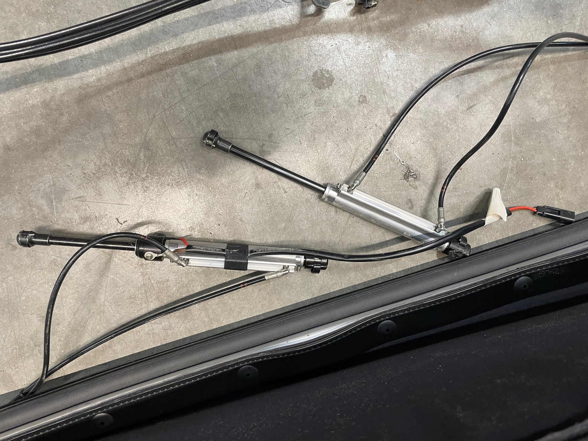 2005 Chevy C6 Corvette Convertible Soft Top w/ Hydraulic Pump Black OEM - Day's Parts Yard