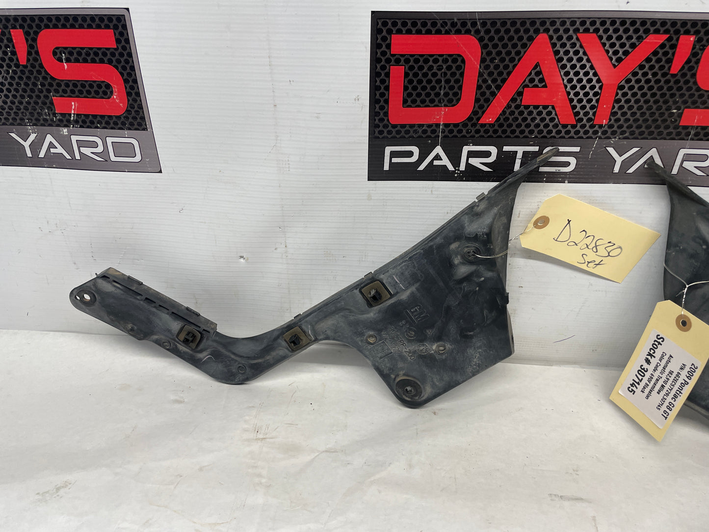 2009 Pontiac G8 GT Rear Bumper Fascia Brackets Guides OEM