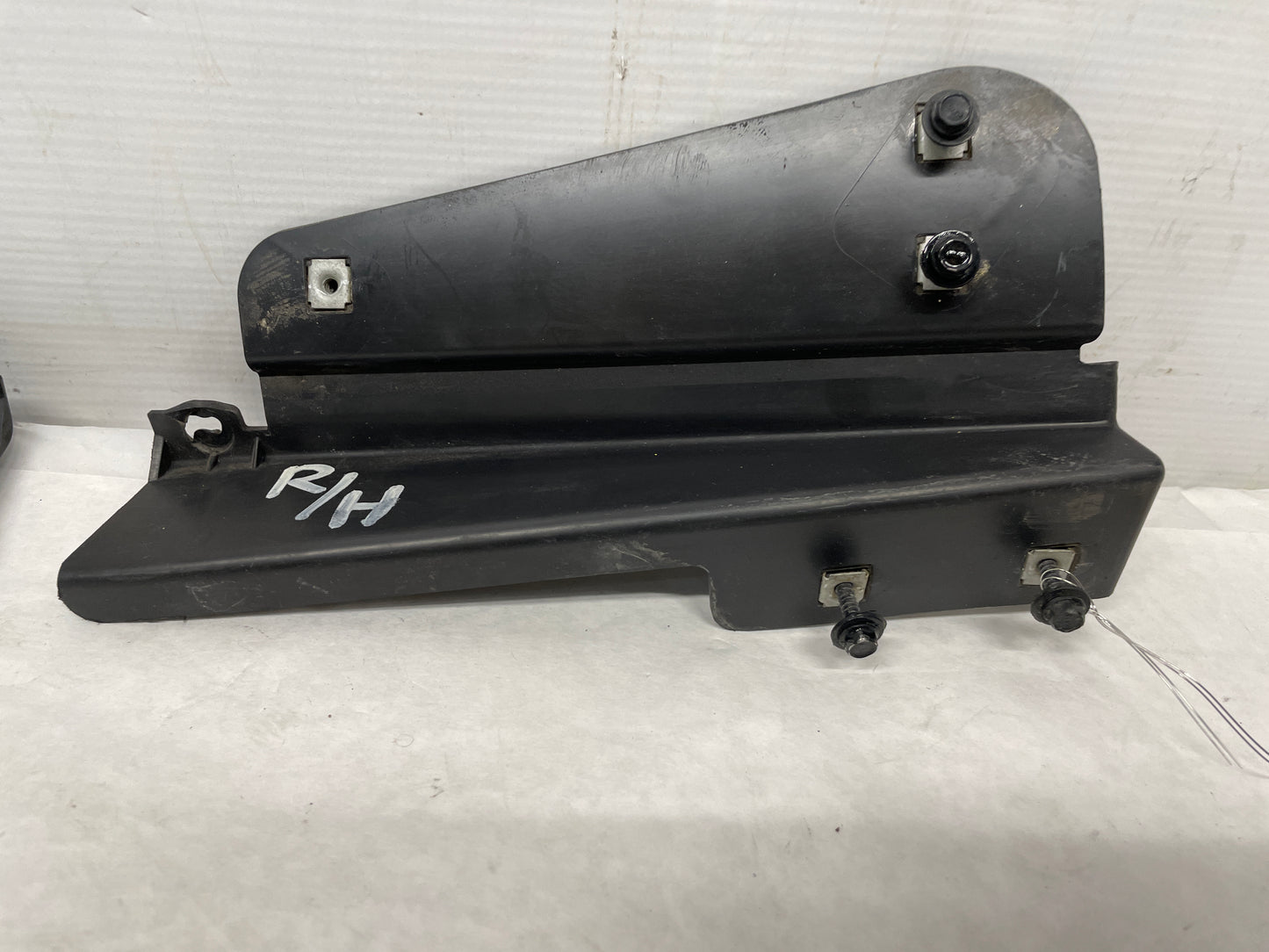 2013 Chevy Camaro ZL1 RH & LH Rear Bumper Cover Outer Reinforcement Bracket Support OEM