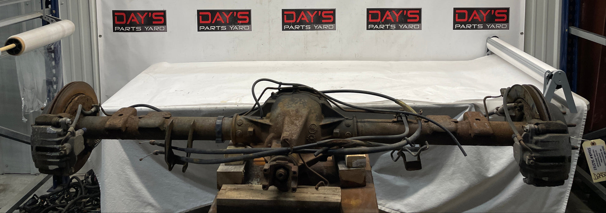 2004 GMC Sierra K1500 Rear End Axle Carrier Rearend Differential 3.73 LSD OEM - Day's Parts Yard