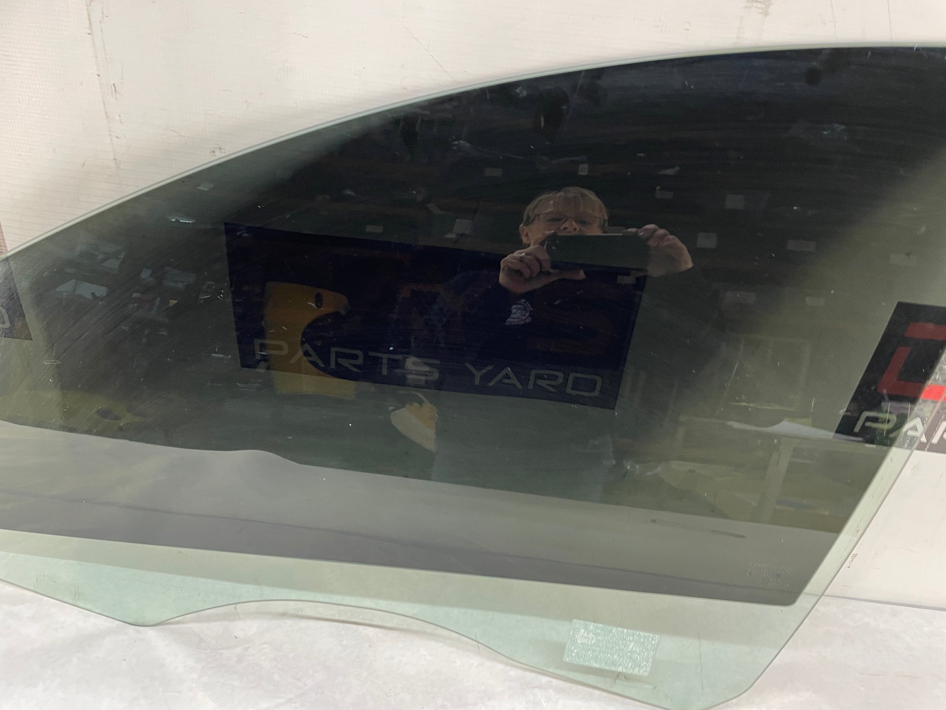 2009 Pontiac G8 GT LH Driver Front Door Window Glass OEM - Day's Parts Yard